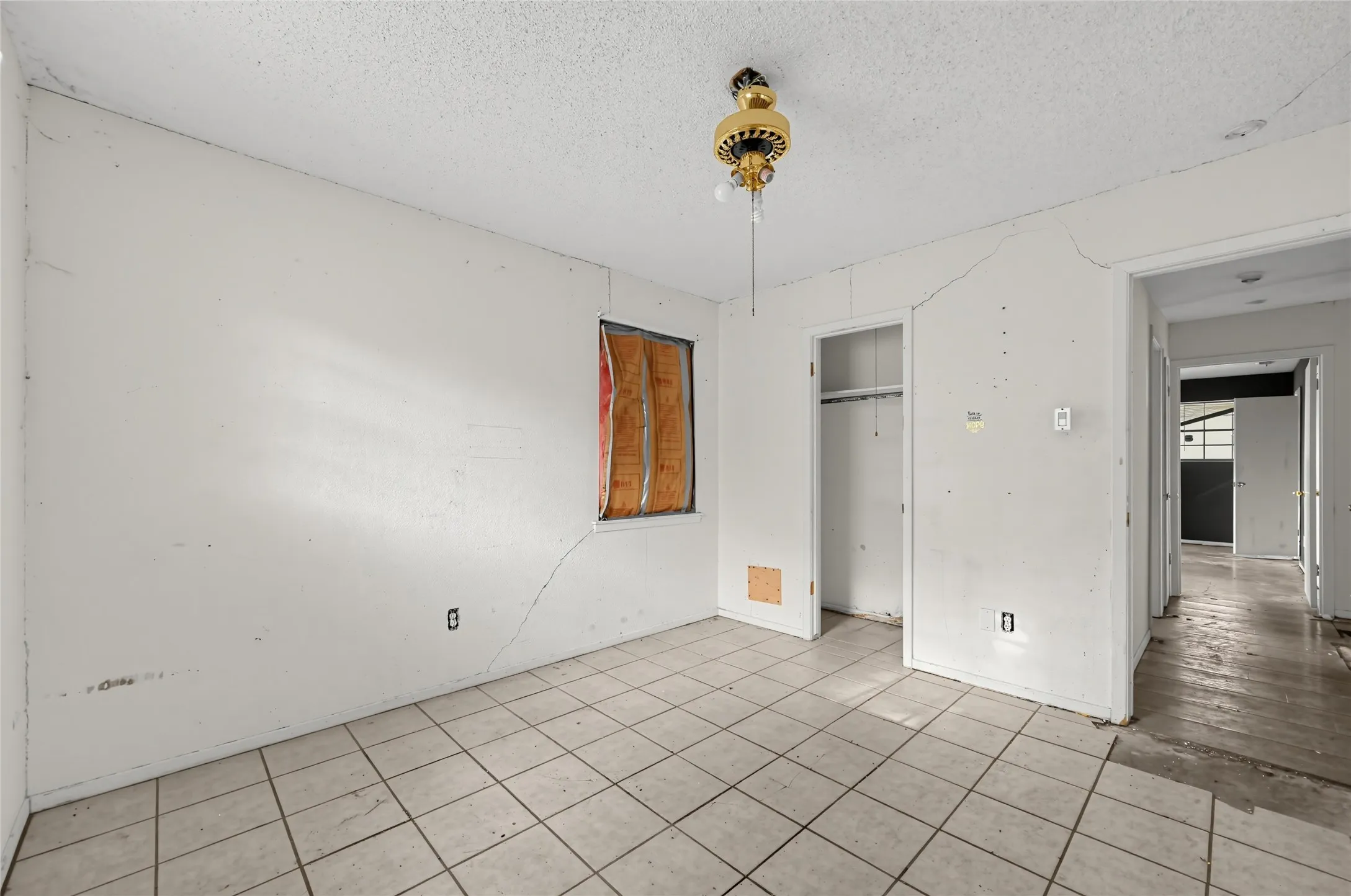 Single Family Residence For Sale in Dallas County , 1611 Shepherd Lane, Dallas, Texas 75253, 3 Bedroom, 2 Bathroom, 2 Garage spaces, 1,732 Sqft, built in 1972, mls#21392689, Real Estate Agent in Dallas, Homes For Sale in Dallas county, Homes For Sale in Dallas, Realtor in Dallas Texas, Real Estate Brokerage Independent Realty Texas, Luminita Cordes Realtor