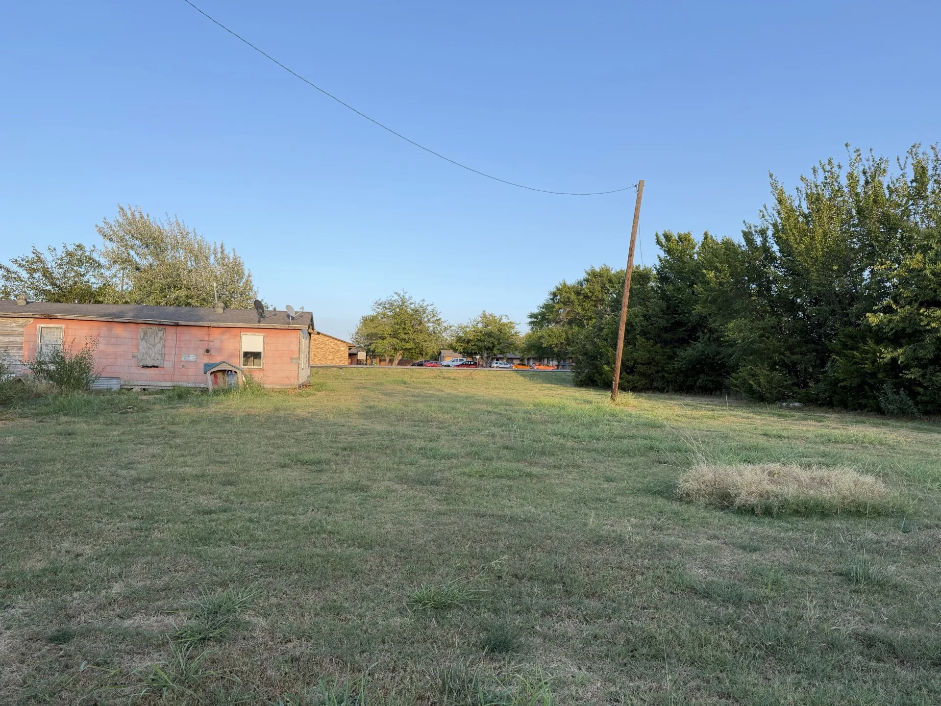 Single Family Residence For Sale in Hunt County , 803 N US Highway 69, Celeste, Texas 75423, 3 Bedroom, 1 Bathroom, 2 Garage spaces, 1,090 Sqft, built in 1956, mls#21393576, Real Estate Agent in Celeste, Homes For Sale in Hunt county, Homes For Sale in Celeste, Realtor in Celeste Texas, Real Estate Brokerage Independent Realty Texas, Luminita Cordes Realtor
