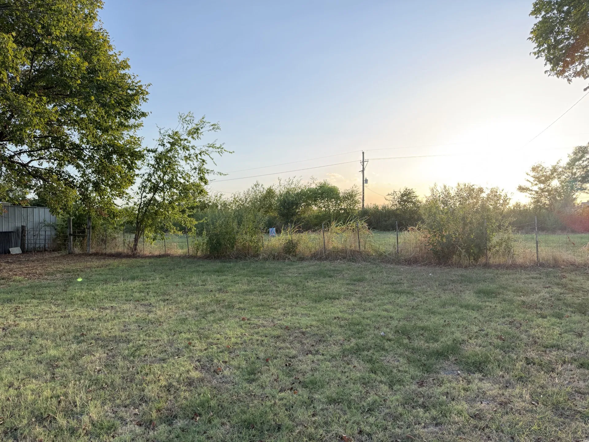 Single Family Residence For Sale in Hunt County , 803 N US Highway 69, Celeste, Texas 75423, 3 Bedroom, 1 Bathroom, 2 Garage spaces, 1,090 Sqft, built in 1956, mls#21393576, Real Estate Agent in Celeste, Homes For Sale in Hunt county, Homes For Sale in Celeste, Realtor in Celeste Texas, Real Estate Brokerage Independent Realty Texas, Luminita Cordes Realtor