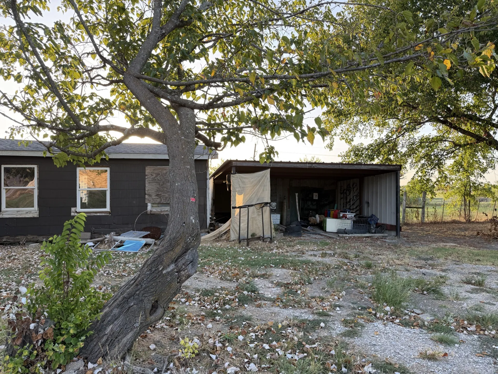 Single Family Residence For Sale in Hunt County , 803 N US Highway 69, Celeste, Texas 75423, 3 Bedroom, 1 Bathroom, 2 Garage spaces, 1,090 Sqft, built in 1956, mls#21393576, Real Estate Agent in Celeste, Homes For Sale in Hunt county, Homes For Sale in Celeste, Realtor in Celeste Texas, Real Estate Brokerage Independent Realty Texas, Luminita Cordes Realtor