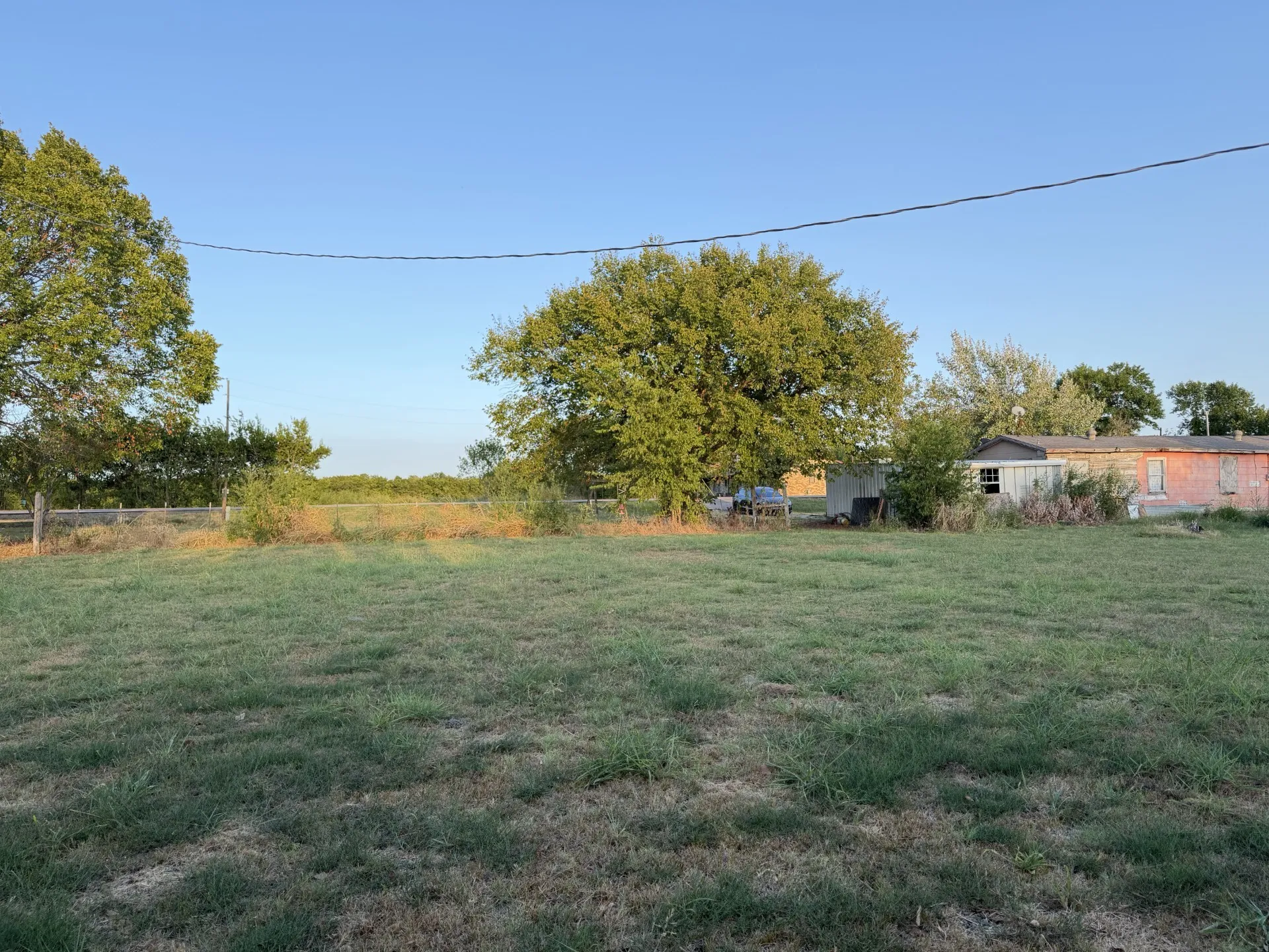 Single Family Residence For Sale in Hunt County , 803 N US Highway 69, Celeste, Texas 75423, 3 Bedroom, 1 Bathroom, 2 Garage spaces, 1,090 Sqft, built in 1956, mls#21393576, Real Estate Agent in Celeste, Homes For Sale in Hunt county, Homes For Sale in Celeste, Realtor in Celeste Texas, Real Estate Brokerage Independent Realty Texas, Luminita Cordes Realtor