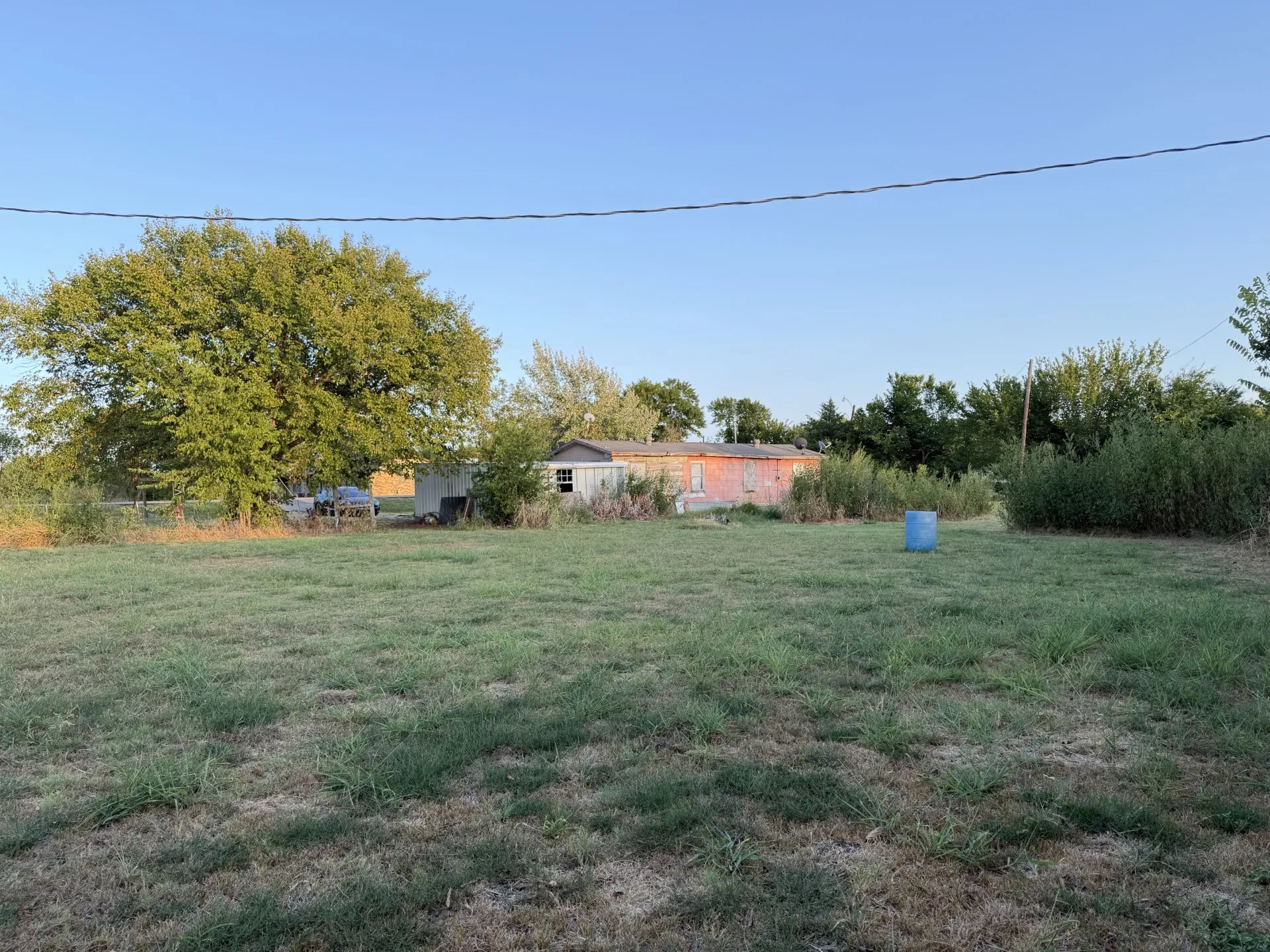 Single Family Residence For Sale in Hunt County , 803 N US Highway 69, Celeste, Texas 75423, 3 Bedroom, 1 Bathroom, 2 Garage spaces, 1,090 Sqft, built in 1956, mls#21393576, Real Estate Agent in Celeste, Homes For Sale in Hunt county, Homes For Sale in Celeste, Realtor in Celeste Texas, Real Estate Brokerage Independent Realty Texas, Luminita Cordes Realtor