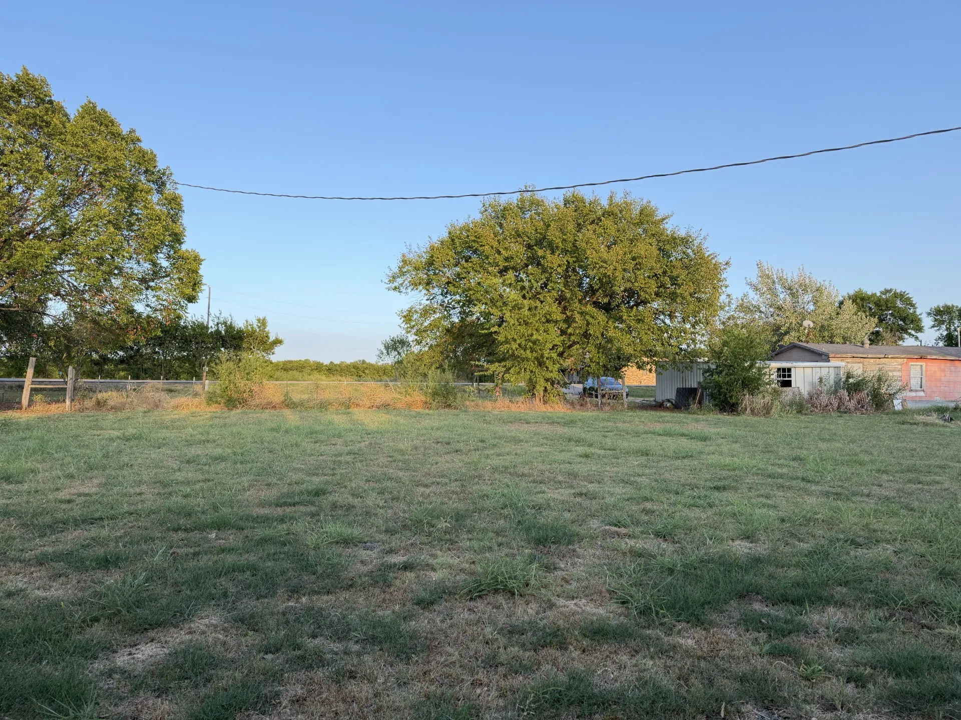 Single Family Residence For Sale in Hunt County , 803 N US Highway 69, Celeste, Texas 75423, 3 Bedroom, 1 Bathroom, 2 Garage spaces, 1,090 Sqft, built in 1956, mls#21393576, Real Estate Agent in Celeste, Homes For Sale in Hunt county, Homes For Sale in Celeste, Realtor in Celeste Texas, Real Estate Brokerage Independent Realty Texas, Luminita Cordes Realtor