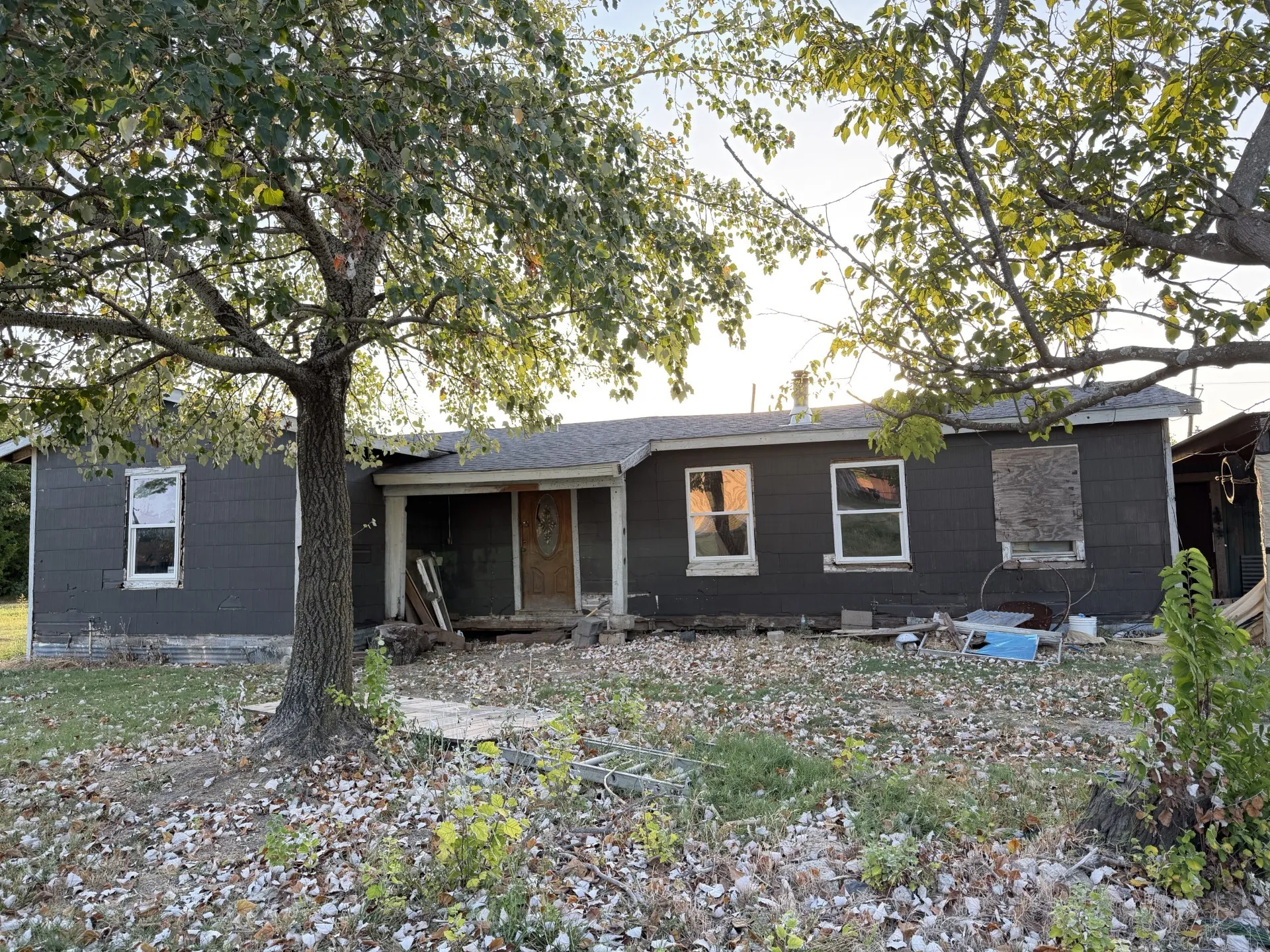 Single Family Residence For Sale in Hunt County , 803 N US Highway 69, Celeste, Texas 75423, 3 Bedroom, 1 Bathroom, 2 Garage spaces, 1,090 Sqft, built in 1956, mls#21393576, Real Estate Agent in Celeste, Homes For Sale in Hunt county, Homes For Sale in Celeste, Realtor in Celeste Texas, Real Estate Brokerage Independent Realty Texas, Luminita Cordes Realtor