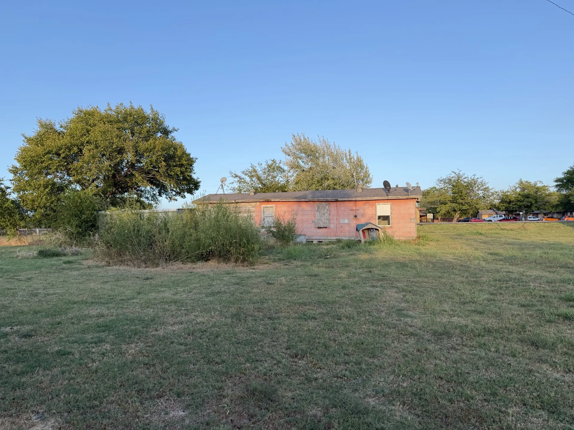 Single Family Residence For Sale in Hunt County , 803 N US Highway 69, Celeste, Texas 75423, 3 Bedroom, 1 Bathroom, 2 Garage spaces, 1,090 Sqft, built in 1956, mls#21393576, Real Estate Agent in Celeste, Homes For Sale in Hunt county, Homes For Sale in Celeste, Realtor in Celeste Texas, Real Estate Brokerage Independent Realty Texas, Luminita Cordes Realtor