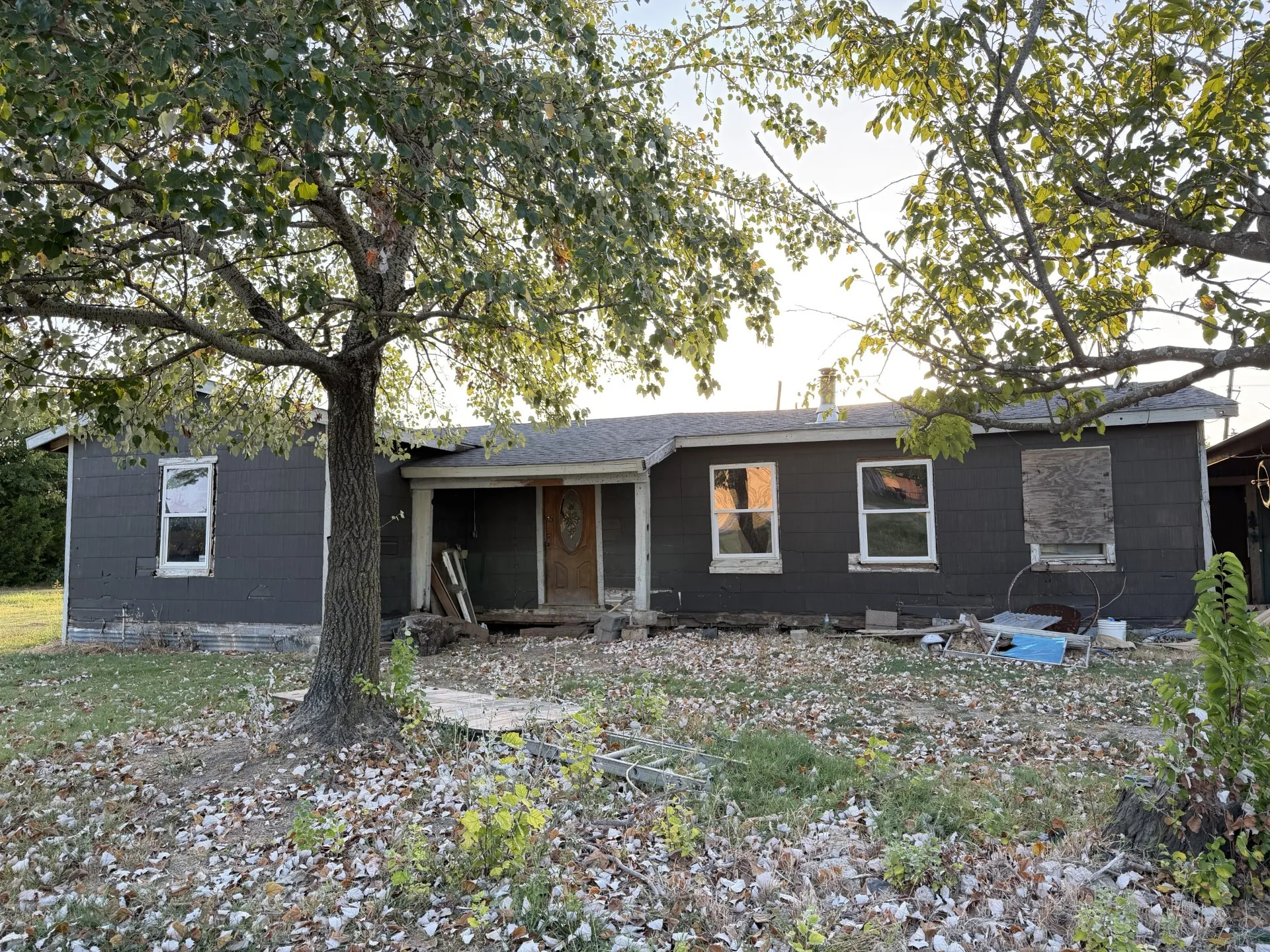 Single Family Residence For Sale in Hunt County , 803 N US Highway 69, Celeste, Texas 75423, 3 Bedroom, 1 Bathroom, 2 Garage spaces, 1,090 Sqft, built in 1956, mls#21393576, Real Estate Agent in Celeste, Homes For Sale in Hunt county, Homes For Sale in Celeste, Realtor in Celeste Texas, Real Estate Brokerage Independent Realty Texas, Luminita Cordes Realtor