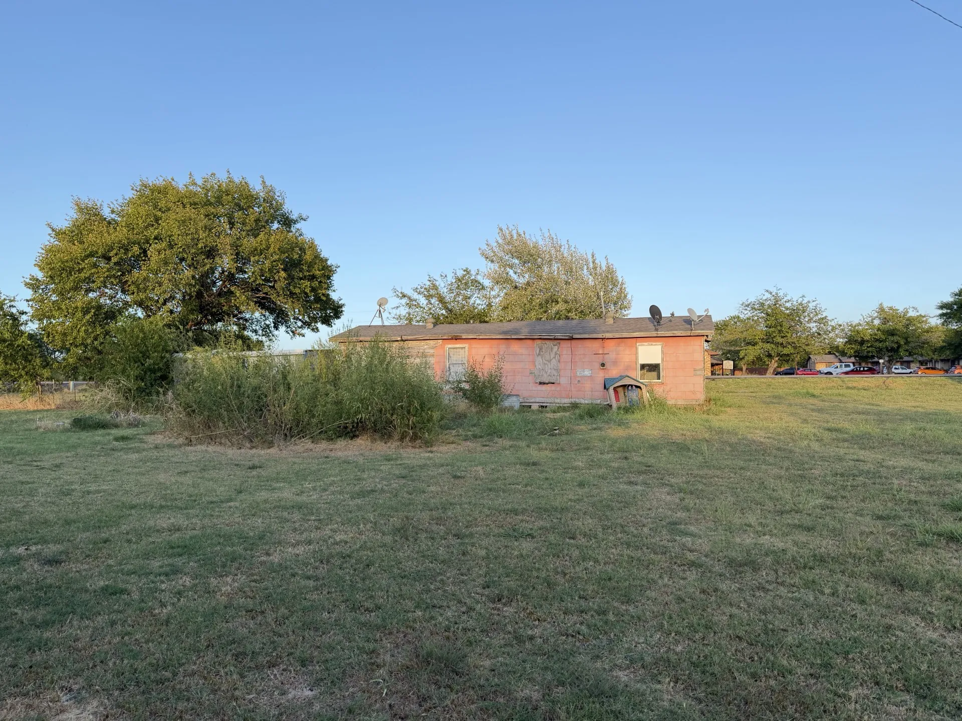 Single Family Residence For Sale in Hunt County , 803 N US Highway 69, Celeste, Texas 75423, 3 Bedroom, 1 Bathroom, 2 Garage spaces, 1,090 Sqft, built in 1956, mls#21393576, Real Estate Agent in Celeste, Homes For Sale in Hunt county, Homes For Sale in Celeste, Realtor in Celeste Texas, Real Estate Brokerage Independent Realty Texas, Luminita Cordes Realtor