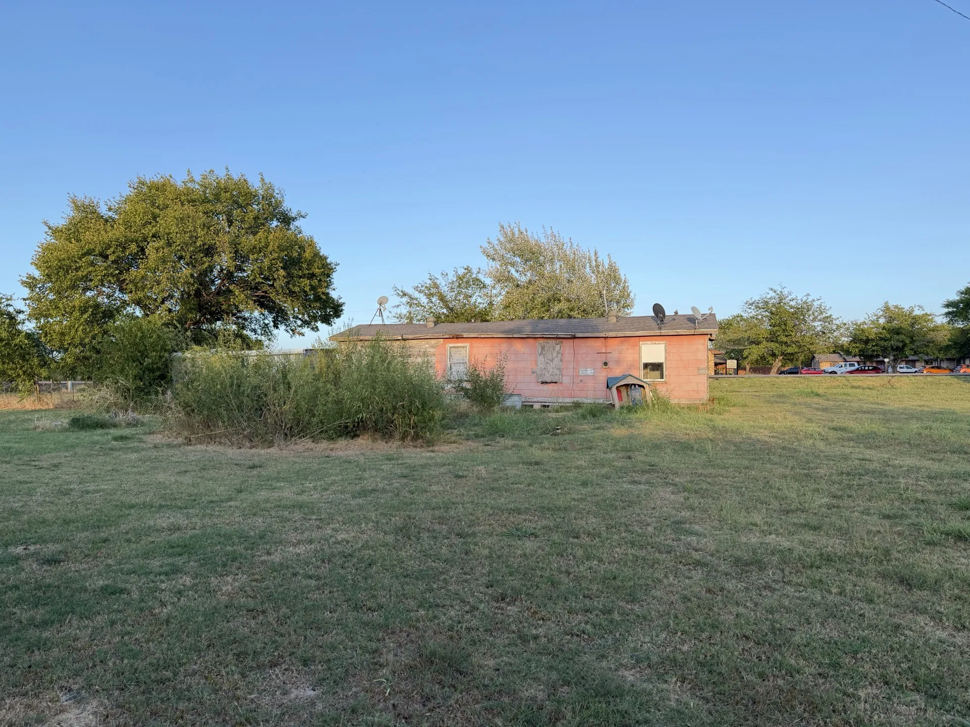 Single Family Residence For Sale in Hunt County , 803 N US Highway 69, Celeste, Texas 75423, 3 Bedroom, 1 Bathroom, 2 Garage spaces, 1,090 Sqft, built in 1956, mls#21393576, Real Estate Agent in Celeste, Homes For Sale in Hunt county, Homes For Sale in Celeste, Realtor in Celeste Texas, Real Estate Brokerage Independent Realty Texas, Luminita Cordes Realtor