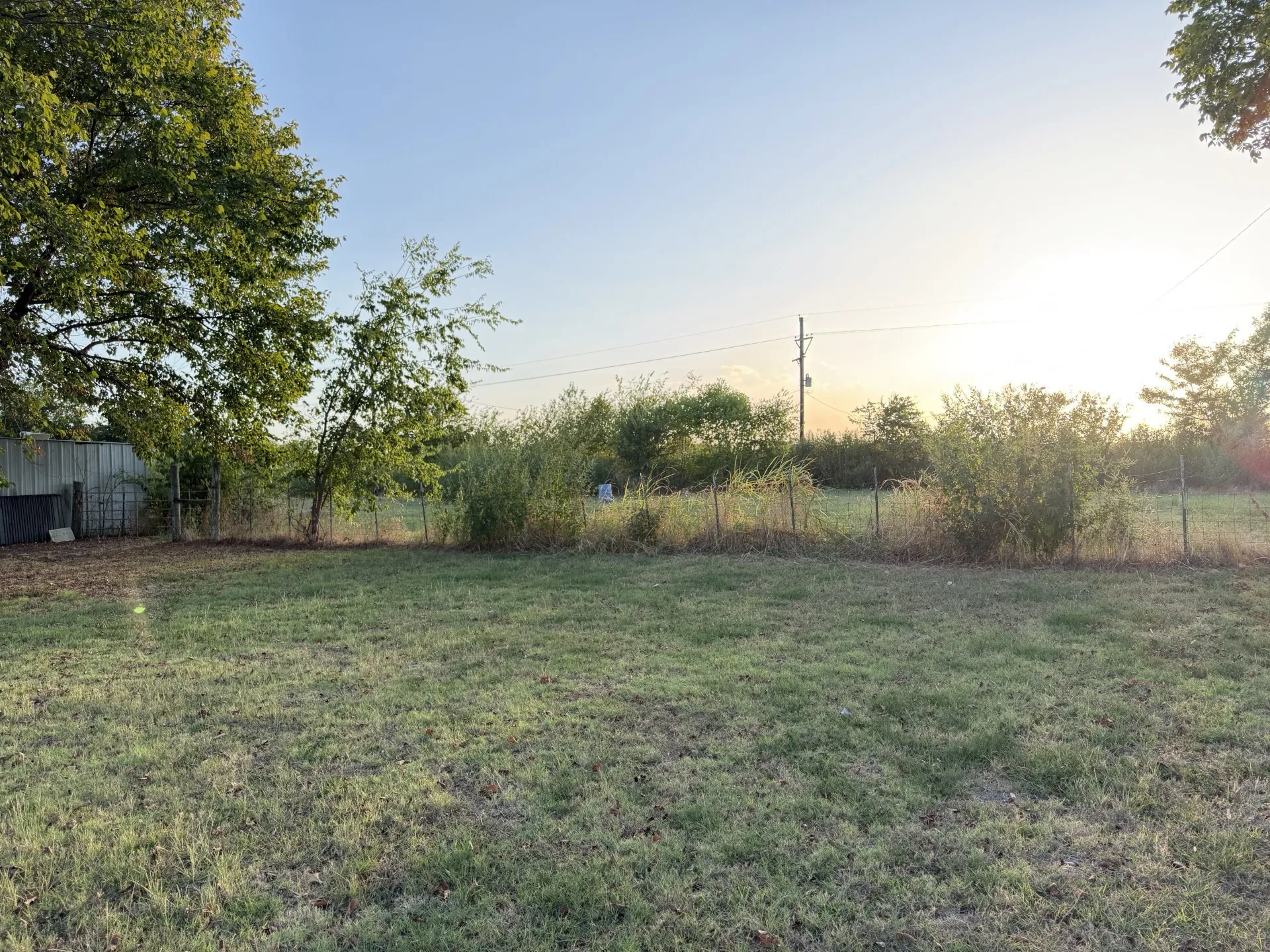 Single Family Residence For Sale in Hunt County , 803 N US Highway 69, Celeste, Texas 75423, 3 Bedroom, 1 Bathroom, 2 Garage spaces, 1,090 Sqft, built in 1956, mls#21393576, Real Estate Agent in Celeste, Homes For Sale in Hunt county, Homes For Sale in Celeste, Realtor in Celeste Texas, Real Estate Brokerage Independent Realty Texas, Luminita Cordes Realtor