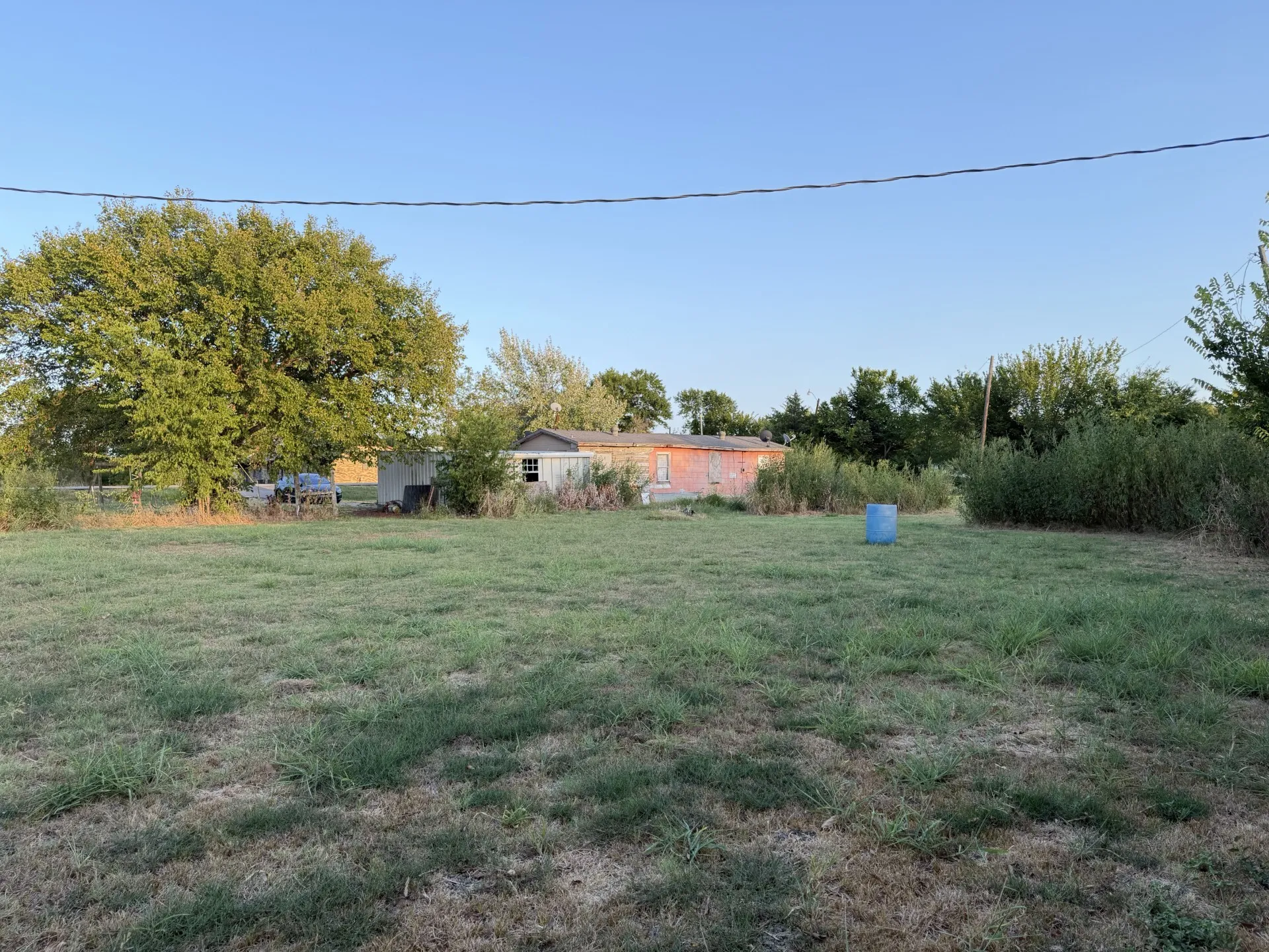 Single Family Residence For Sale in Hunt County , 803 N US Highway 69, Celeste, Texas 75423, 3 Bedroom, 1 Bathroom, 2 Garage spaces, 1,090 Sqft, built in 1956, mls#21393576, Real Estate Agent in Celeste, Homes For Sale in Hunt county, Homes For Sale in Celeste, Realtor in Celeste Texas, Real Estate Brokerage Independent Realty Texas, Luminita Cordes Realtor