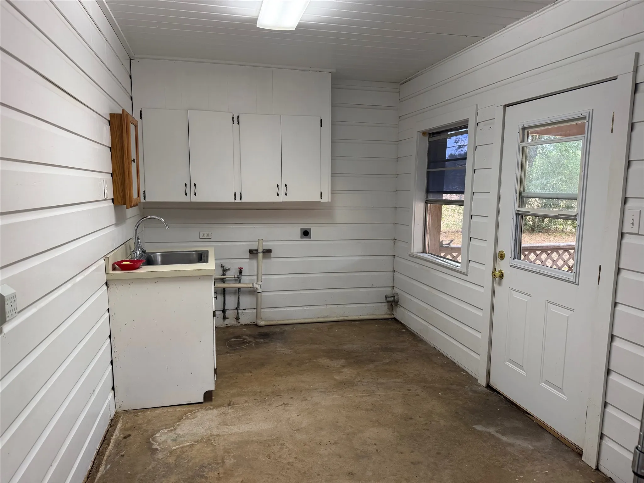 Single Family Residence For Sale in Bosque County , 316 S Erath Street, Iredell, Texas 76649, 3 Bedroom, 2 Bathroom, 2 Garage spaces, 2,613 Sqft, built in 1947, mls#21391001, Real Estate Agent in Iredell, Homes For Sale in Bosque county, Homes For Sale in Iredell, Realtor in Iredell Texas, Real Estate Brokerage Independent Realty Texas, Luminita Cordes Realtor
