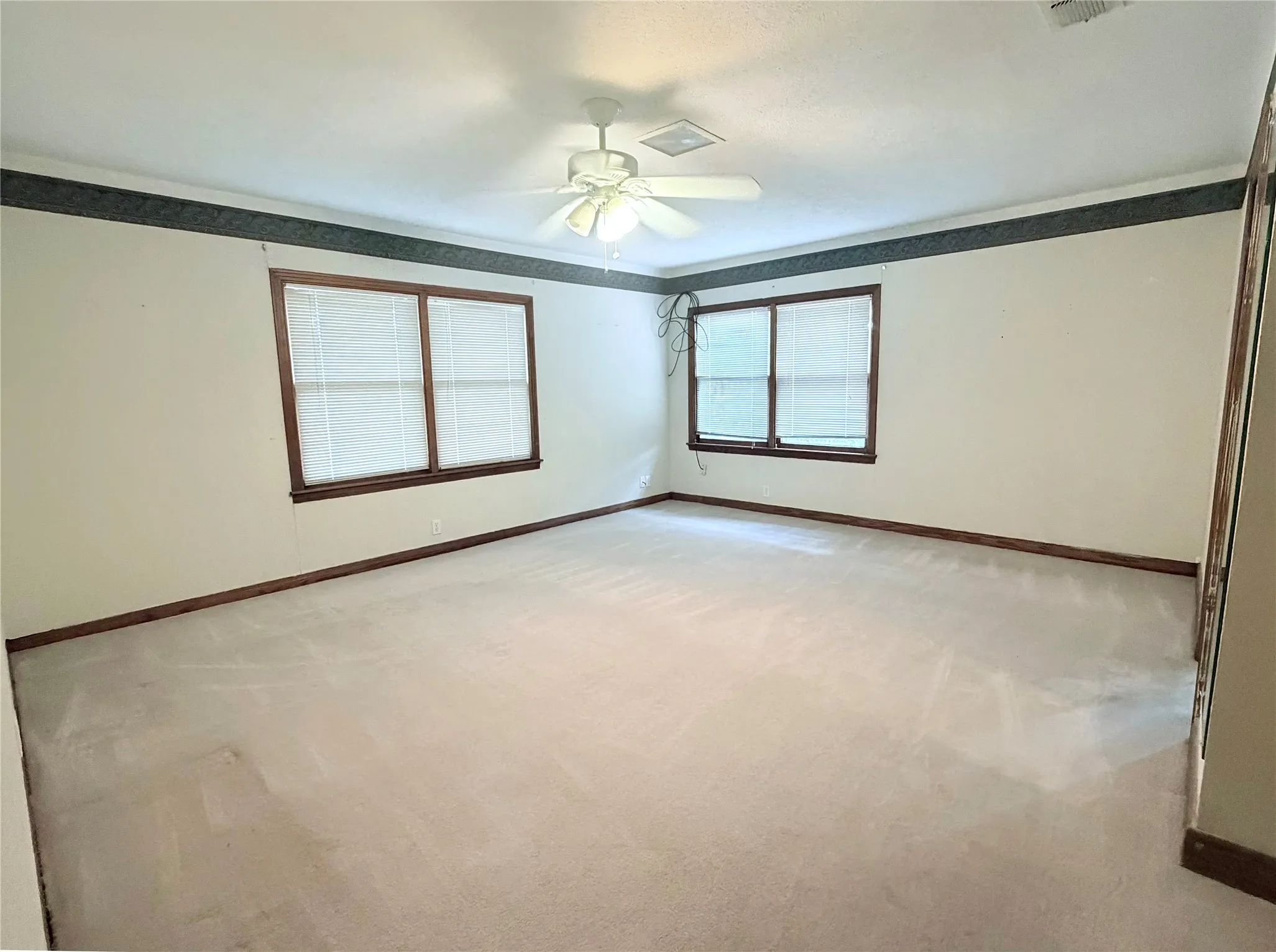 Single Family Residence For Sale in Bosque County , 316 S Erath Street, Iredell, Texas 76649, 3 Bedroom, 2 Bathroom, 2 Garage spaces, 2,613 Sqft, built in 1947, mls#21391001, Real Estate Agent in Iredell, Homes For Sale in Bosque county, Homes For Sale in Iredell, Realtor in Iredell Texas, Real Estate Brokerage Independent Realty Texas, Luminita Cordes Realtor