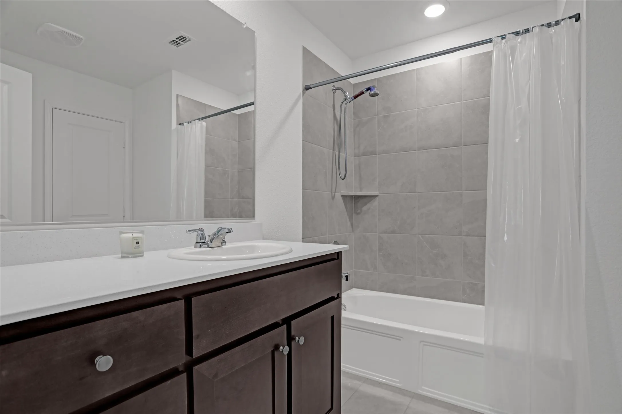 Single Family Residence For Rent in Denton County , 14048 Earlham Street, Pilot Point, Texas 76258, 4 Bedroom, 2 Bathroom, 2 Garage spaces, 1,647 Sqft, built in 2022, mls#21393554, Real Estate Agent in Pilot Point, Homes For Rent in Denton county, Homes For Rent in Pilot Point, Realtor in Pilot Point Texas, Real Estate Brokerage Independent Realty Texas, Luminita Cordes Realtor