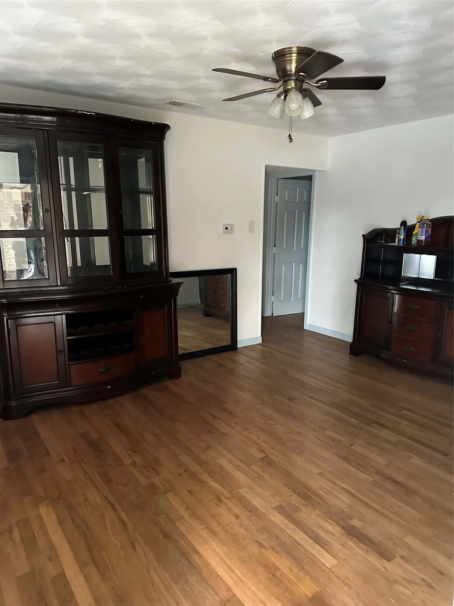 Single Family Residence For Sale in Dallas County , 4014 W Walnut Street, Garland, Texas 75042, 5 Bedroom, 3 Bathroom, Garage spaces, 1,559 Sqft, built in 1963, mls#21393629, Real Estate Agent in Garland, Homes For Sale in Dallas county, Homes For Sale in Garland, Realtor in Garland Texas, Real Estate Brokerage Independent Realty Texas, Luminita Cordes Realtor