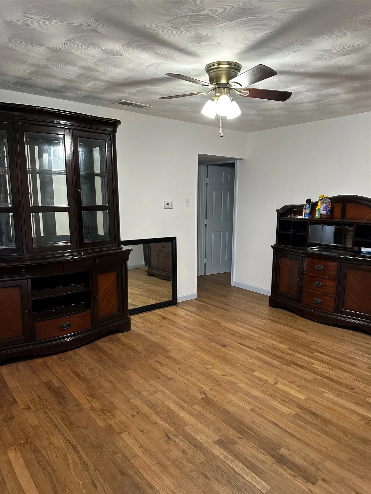 Single Family Residence For Sale in Dallas County , 4014 W Walnut Street, Garland, Texas 75042, 5 Bedroom, 3 Bathroom, Garage spaces, 1,559 Sqft, built in 1963, mls#21393629, Real Estate Agent in Garland, Homes For Sale in Dallas county, Homes For Sale in Garland, Realtor in Garland Texas, Real Estate Brokerage Independent Realty Texas, Luminita Cordes Realtor