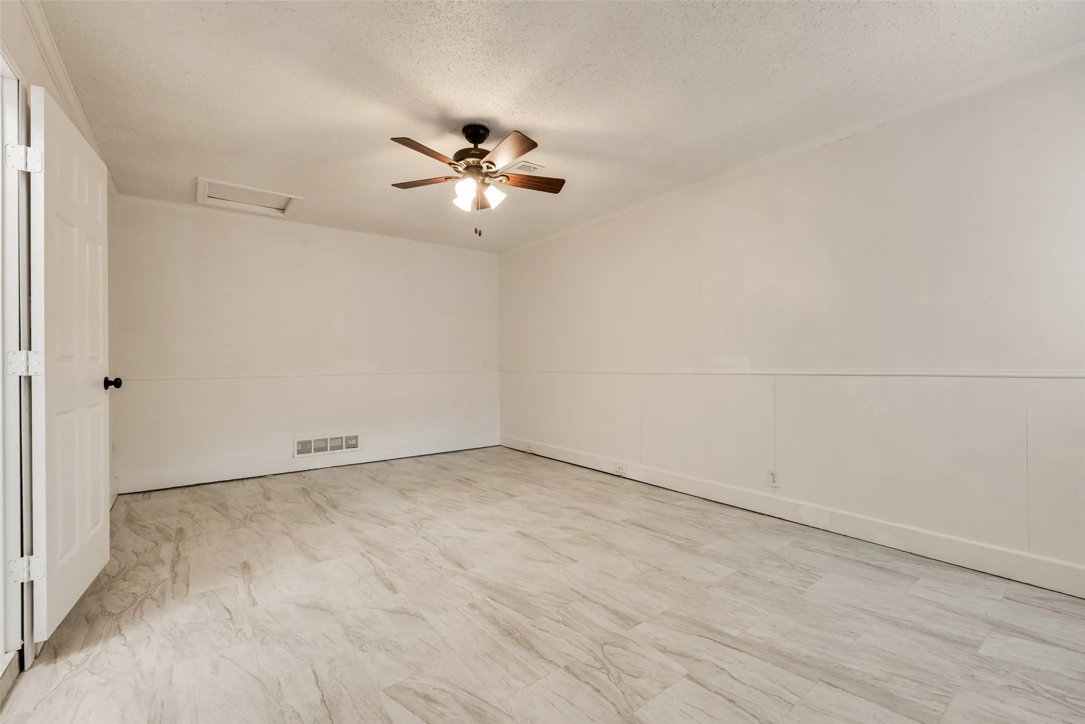 Single Family Residence For Rent in Dallas County , 9829 GROVE OAKS Valley, Dallas, Texas 75217, 4 Bedroom, 2 Bathroom, Garage spaces, 1,415 Sqft, built in 1968, mls#21393638, Real Estate Agent in Dallas, Homes For Rent in Dallas county, Homes For Rent in Dallas, Realtor in Dallas Texas, Real Estate Brokerage Independent Realty Texas, Luminita Cordes Realtor