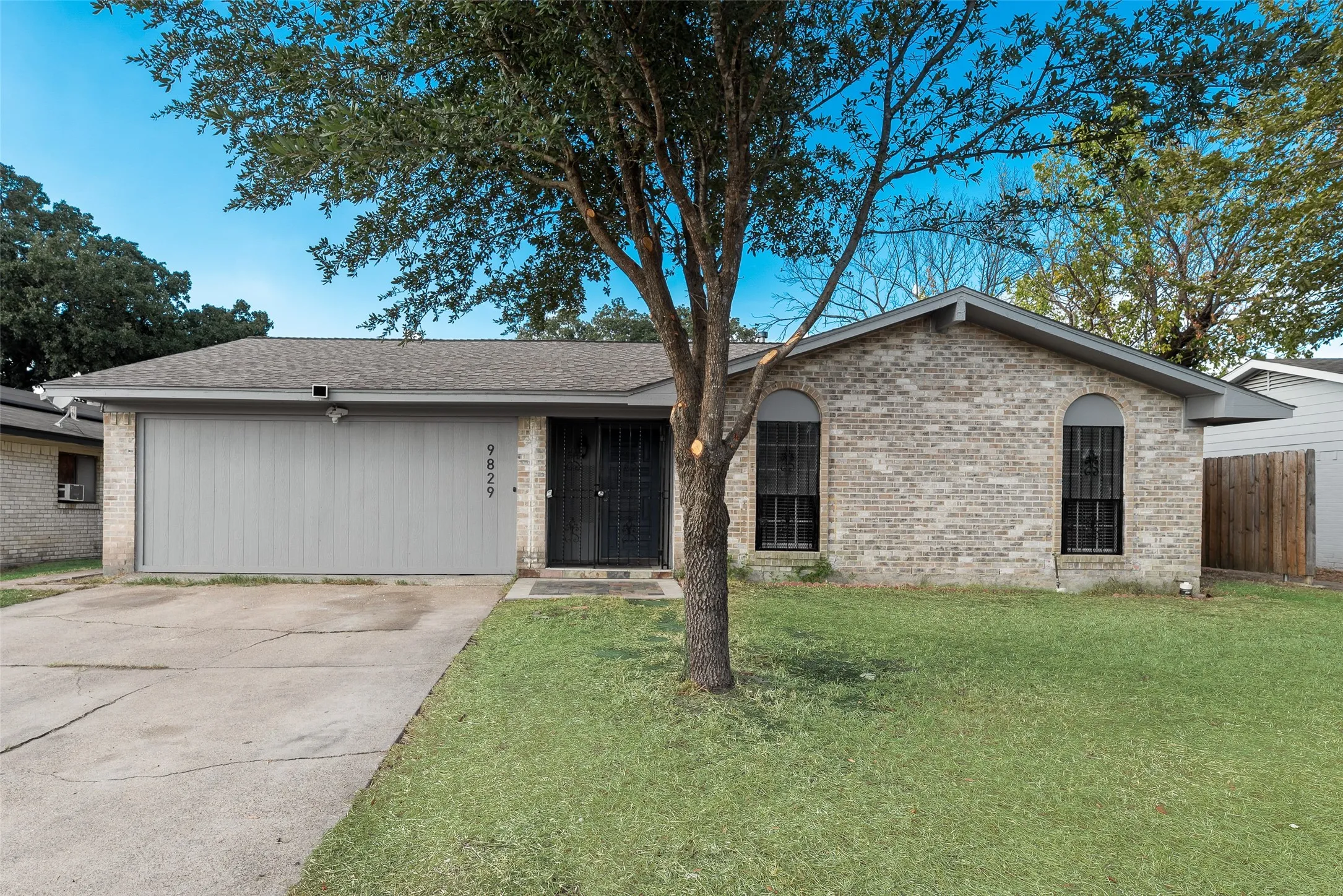 Single Family Residence For Rent in Dallas County , 9829 GROVE OAKS Valley, Dallas, Texas 75217, 4 Bedroom, 2 Bathroom, Garage spaces, 1,415 Sqft, built in 1968, mls#21393638, Real Estate Agent in Dallas, Homes For Rent in Dallas county, Homes For Rent in Dallas, Realtor in Dallas Texas, Real Estate Brokerage Independent Realty Texas, Luminita Cordes Realtor