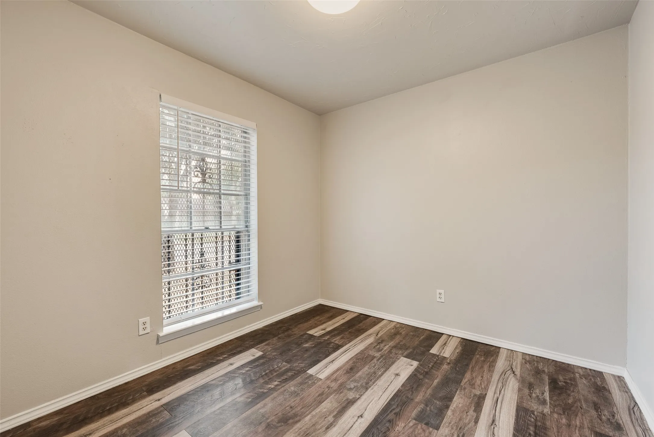 Single Family Residence For Rent in Dallas County , 9829 GROVE OAKS Valley, Dallas, Texas 75217, 4 Bedroom, 2 Bathroom, Garage spaces, 1,415 Sqft, built in 1968, mls#21393638, Real Estate Agent in Dallas, Homes For Rent in Dallas county, Homes For Rent in Dallas, Realtor in Dallas Texas, Real Estate Brokerage Independent Realty Texas, Luminita Cordes Realtor