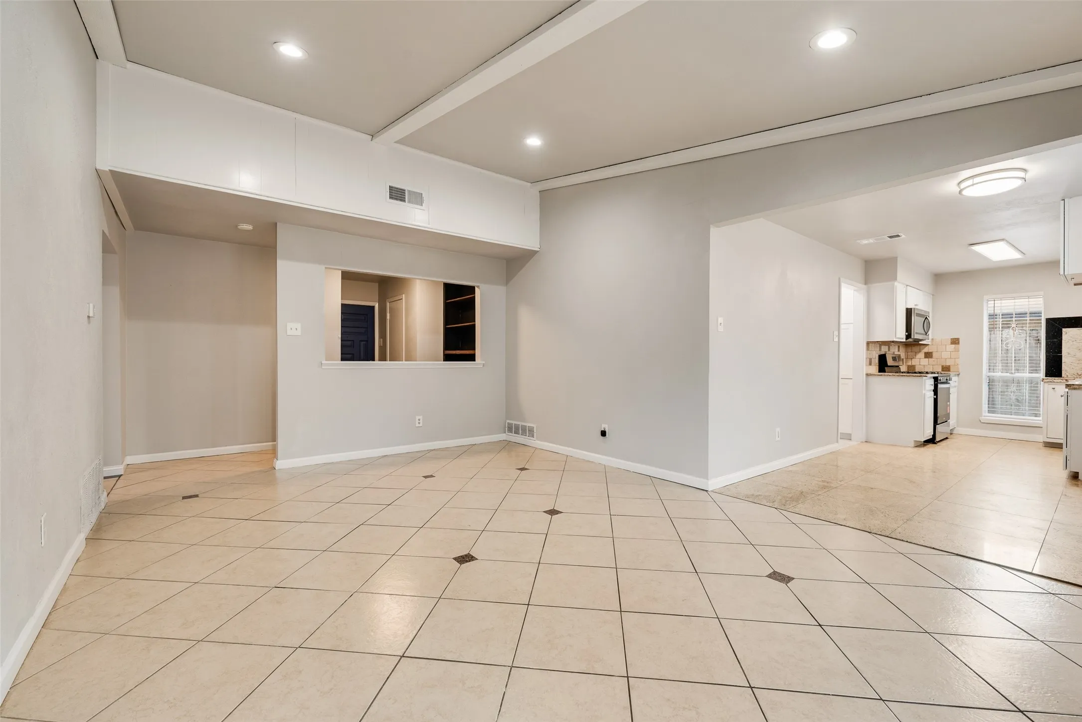 Single Family Residence For Rent in Dallas County , 9829 GROVE OAKS Valley, Dallas, Texas 75217, 4 Bedroom, 2 Bathroom, Garage spaces, 1,415 Sqft, built in 1968, mls#21393638, Real Estate Agent in Dallas, Homes For Rent in Dallas county, Homes For Rent in Dallas, Realtor in Dallas Texas, Real Estate Brokerage Independent Realty Texas, Luminita Cordes Realtor