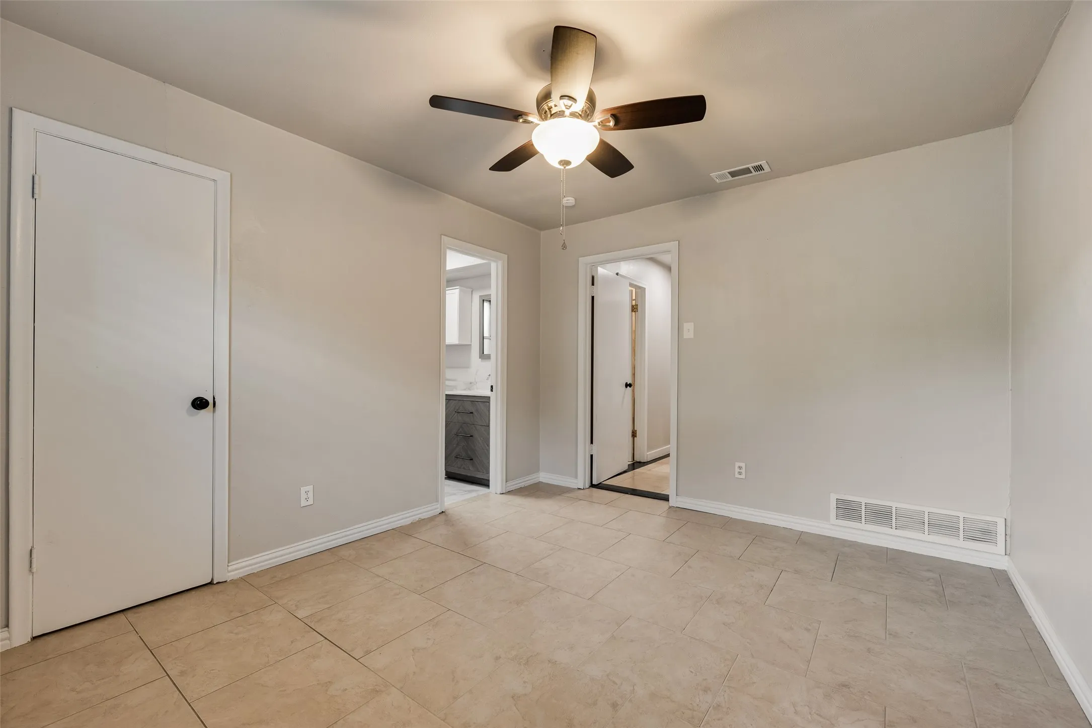Single Family Residence For Rent in Dallas County , 9829 GROVE OAKS Valley, Dallas, Texas 75217, 4 Bedroom, 2 Bathroom, Garage spaces, 1,415 Sqft, built in 1968, mls#21393638, Real Estate Agent in Dallas, Homes For Rent in Dallas county, Homes For Rent in Dallas, Realtor in Dallas Texas, Real Estate Brokerage Independent Realty Texas, Luminita Cordes Realtor