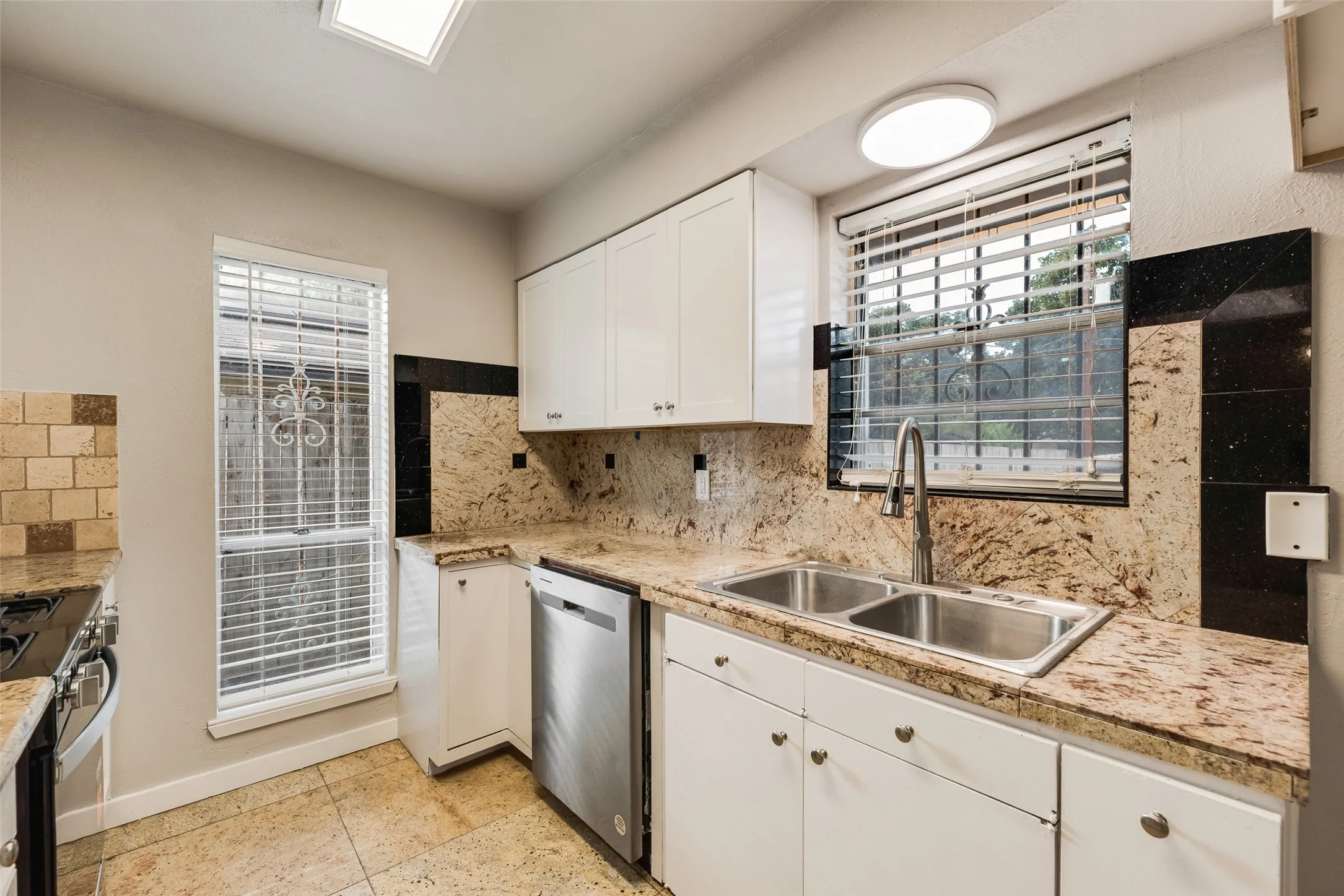 Single Family Residence For Rent in Dallas County , 9829 GROVE OAKS Valley, Dallas, Texas 75217, 4 Bedroom, 2 Bathroom, Garage spaces, 1,415 Sqft, built in 1968, mls#21393638, Real Estate Agent in Dallas, Homes For Rent in Dallas county, Homes For Rent in Dallas, Realtor in Dallas Texas, Real Estate Brokerage Independent Realty Texas, Luminita Cordes Realtor
