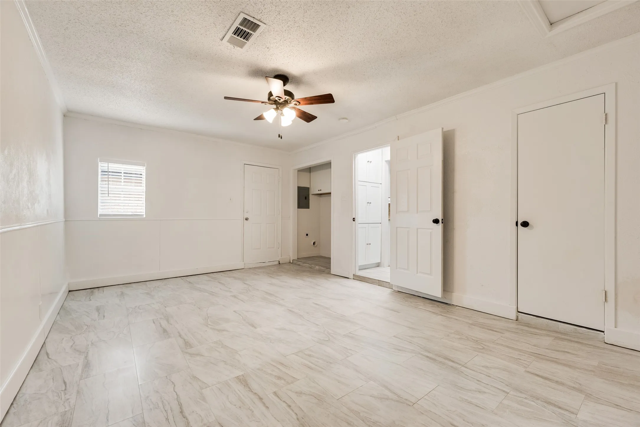 Single Family Residence For Rent in Dallas County , 9829 GROVE OAKS Valley, Dallas, Texas 75217, 4 Bedroom, 2 Bathroom, Garage spaces, 1,415 Sqft, built in 1968, mls#21393638, Real Estate Agent in Dallas, Homes For Rent in Dallas county, Homes For Rent in Dallas, Realtor in Dallas Texas, Real Estate Brokerage Independent Realty Texas, Luminita Cordes Realtor