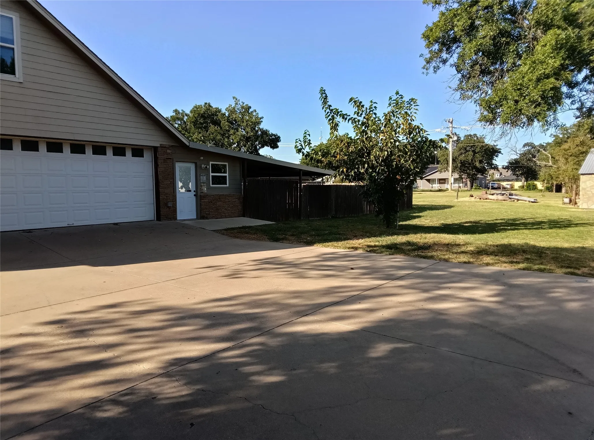Single Family Residence For Sale in Hood County , 401 Pine Lane, Tolar, Texas 76476, 5 Bedroom, 3 Bathroom, 3 Garage spaces, 3,616 Sqft, built in 2010, mls#21393616, Real Estate Agent in Tolar, Homes For Sale in Hood county, Homes For Sale in Tolar, Realtor in Tolar Texas, Real Estate Brokerage Independent Realty Texas, Luminita Cordes Realtor