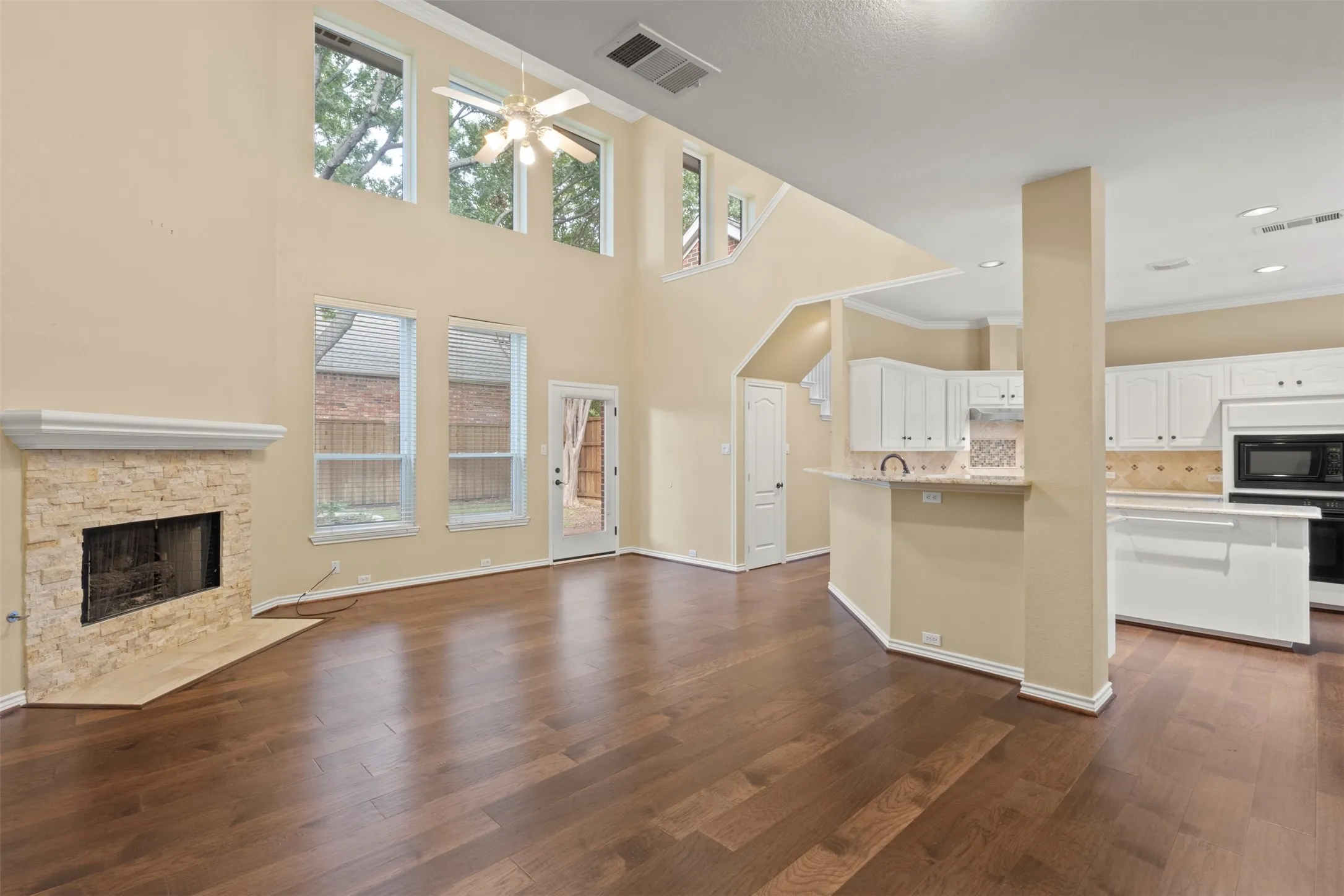 Single Family Residence For Rent in Denton County , 3817 Peppertree Drive, Carrollton, Texas 75007, 4 Bedroom, 3 Bathroom, 2 Garage spaces, 2,583 Sqft, built in 1995, mls#21393633, Real Estate Agent in Carrollton, Homes For Rent in Denton county, Homes For Rent in Carrollton, Realtor in Carrollton Texas, Real Estate Brokerage Independent Realty Texas, Luminita Cordes Realtor