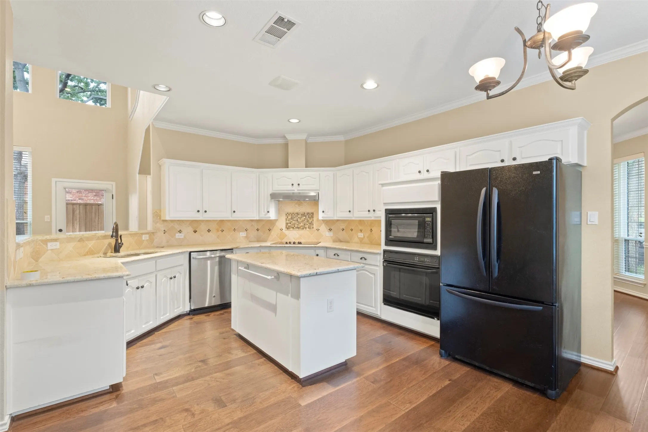 Single Family Residence For Rent in Denton County , 3817 Peppertree Drive, Carrollton, Texas 75007, 4 Bedroom, 3 Bathroom, 2 Garage spaces, 2,583 Sqft, built in 1995, mls#21393633, Real Estate Agent in Carrollton, Homes For Rent in Denton county, Homes For Rent in Carrollton, Realtor in Carrollton Texas, Real Estate Brokerage Independent Realty Texas, Luminita Cordes Realtor