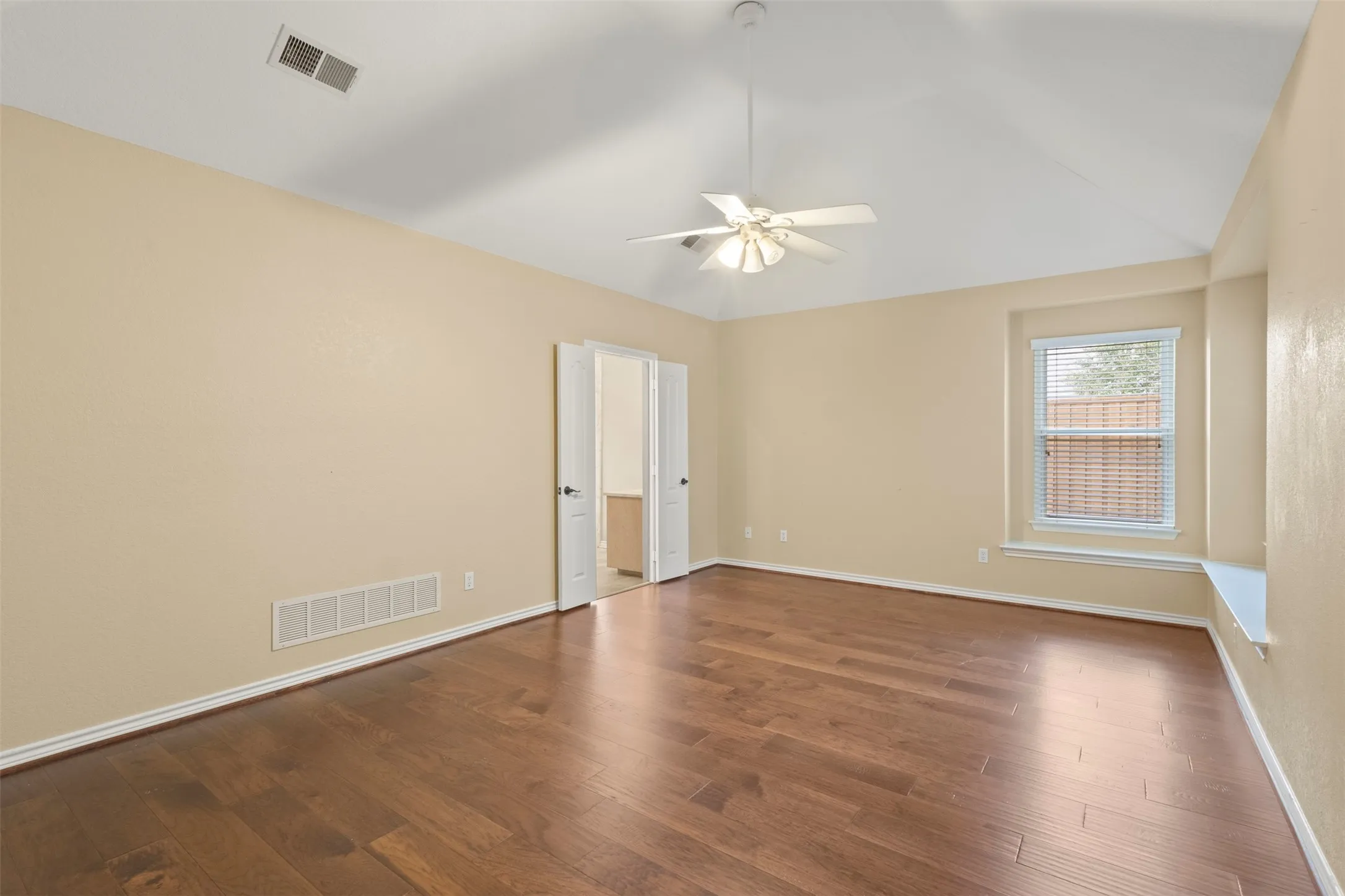 Single Family Residence For Rent in Denton County , 3817 Peppertree Drive, Carrollton, Texas 75007, 4 Bedroom, 3 Bathroom, 2 Garage spaces, 2,583 Sqft, built in 1995, mls#21393633, Real Estate Agent in Carrollton, Homes For Rent in Denton county, Homes For Rent in Carrollton, Realtor in Carrollton Texas, Real Estate Brokerage Independent Realty Texas, Luminita Cordes Realtor