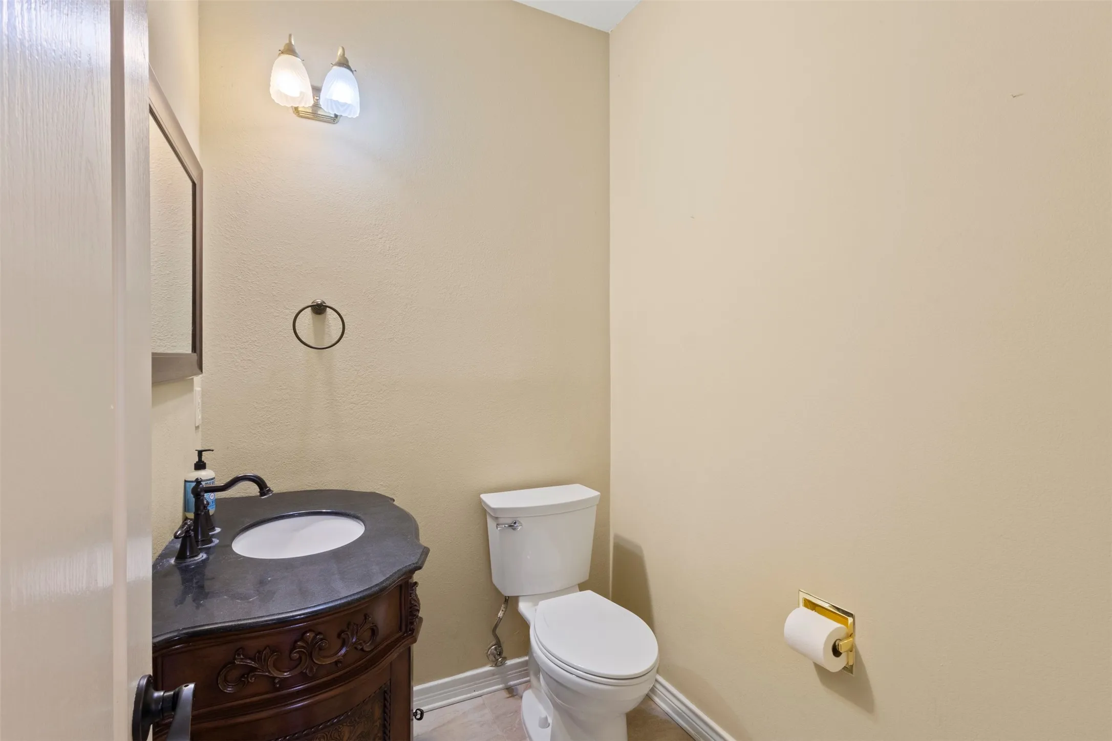 Single Family Residence For Rent in Denton County , 3817 Peppertree Drive, Carrollton, Texas 75007, 4 Bedroom, 3 Bathroom, 2 Garage spaces, 2,583 Sqft, built in 1995, mls#21393633, Real Estate Agent in Carrollton, Homes For Rent in Denton county, Homes For Rent in Carrollton, Realtor in Carrollton Texas, Real Estate Brokerage Independent Realty Texas, Luminita Cordes Realtor