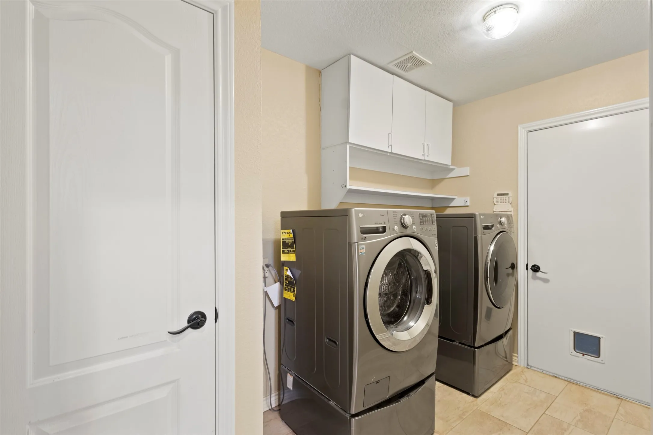 Single Family Residence For Rent in Denton County , 3817 Peppertree Drive, Carrollton, Texas 75007, 4 Bedroom, 3 Bathroom, 2 Garage spaces, 2,583 Sqft, built in 1995, mls#21393633, Real Estate Agent in Carrollton, Homes For Rent in Denton county, Homes For Rent in Carrollton, Realtor in Carrollton Texas, Real Estate Brokerage Independent Realty Texas, Luminita Cordes Realtor