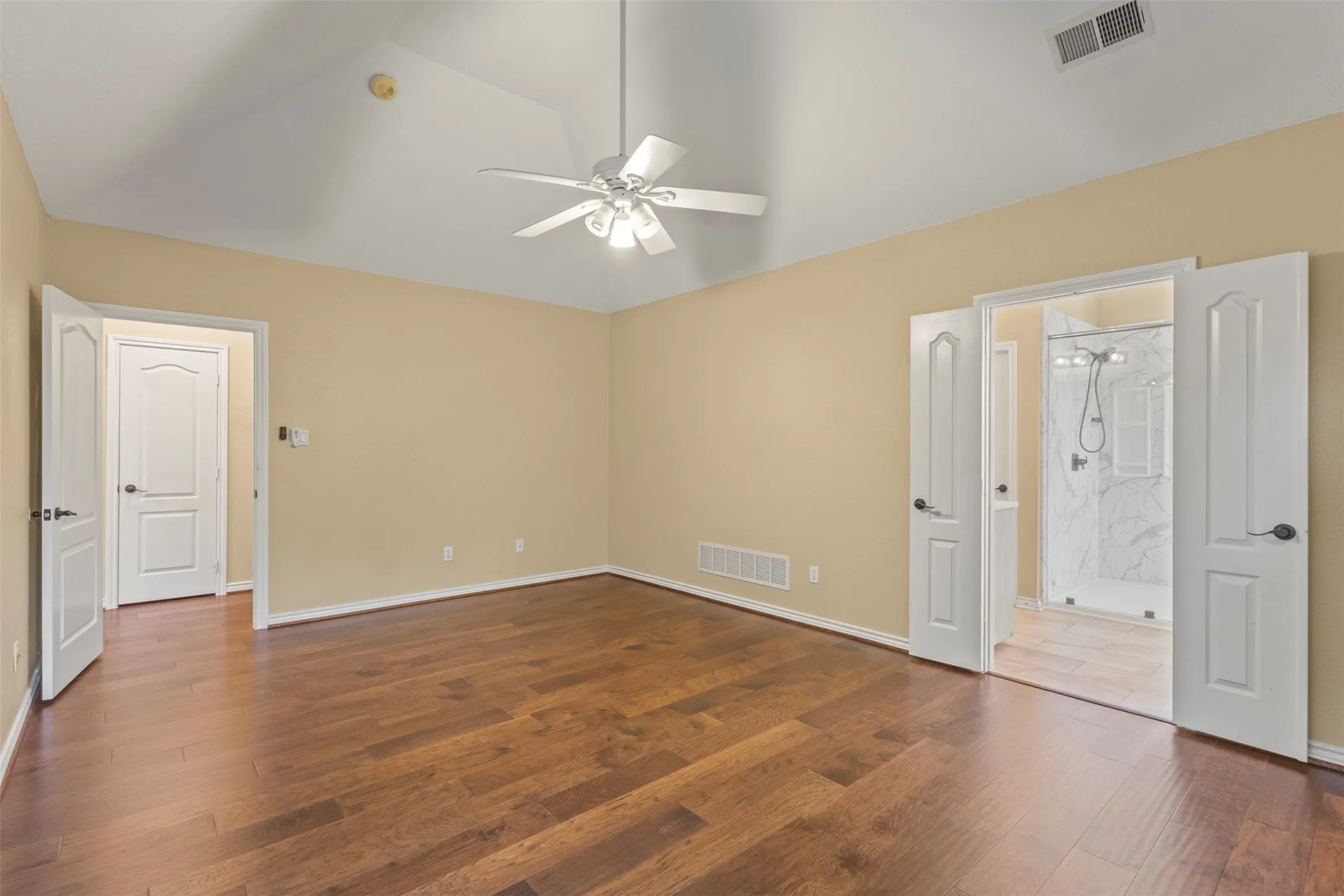 Single Family Residence For Rent in Denton County , 3817 Peppertree Drive, Carrollton, Texas 75007, 4 Bedroom, 3 Bathroom, 2 Garage spaces, 2,583 Sqft, built in 1995, mls#21393633, Real Estate Agent in Carrollton, Homes For Rent in Denton county, Homes For Rent in Carrollton, Realtor in Carrollton Texas, Real Estate Brokerage Independent Realty Texas, Luminita Cordes Realtor