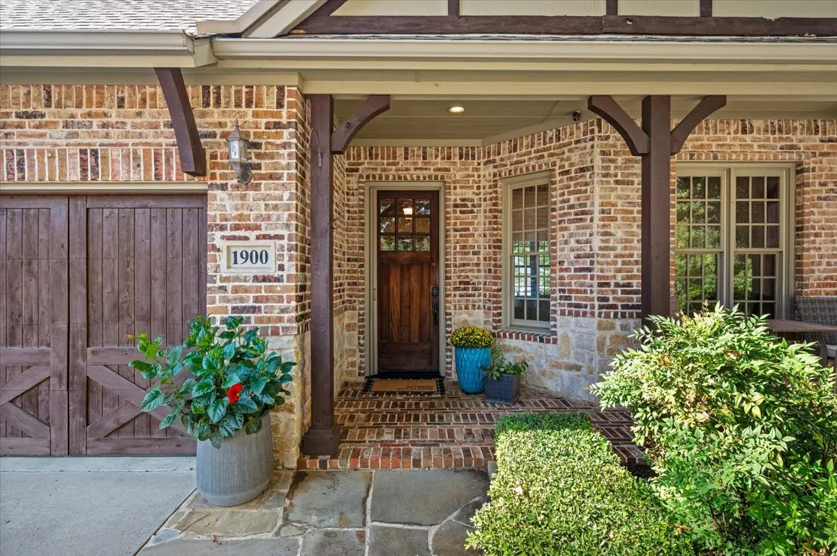 Single Family Residence For Sale in Collin County , 1900 Brookfield Way, Mc Kinney, Texas 75072, 3 Bedroom, 3 Bathroom, 2 Garage spaces, 2,609 Sqft, built in 2001, mls#21391983, Real Estate Agent in Mc Kinney, Homes For Sale in Collin county, Homes For Sale in Mc Kinney, Realtor in Mc Kinney Texas, Real Estate Brokerage Independent Realty Texas, Luminita Cordes Realtor
