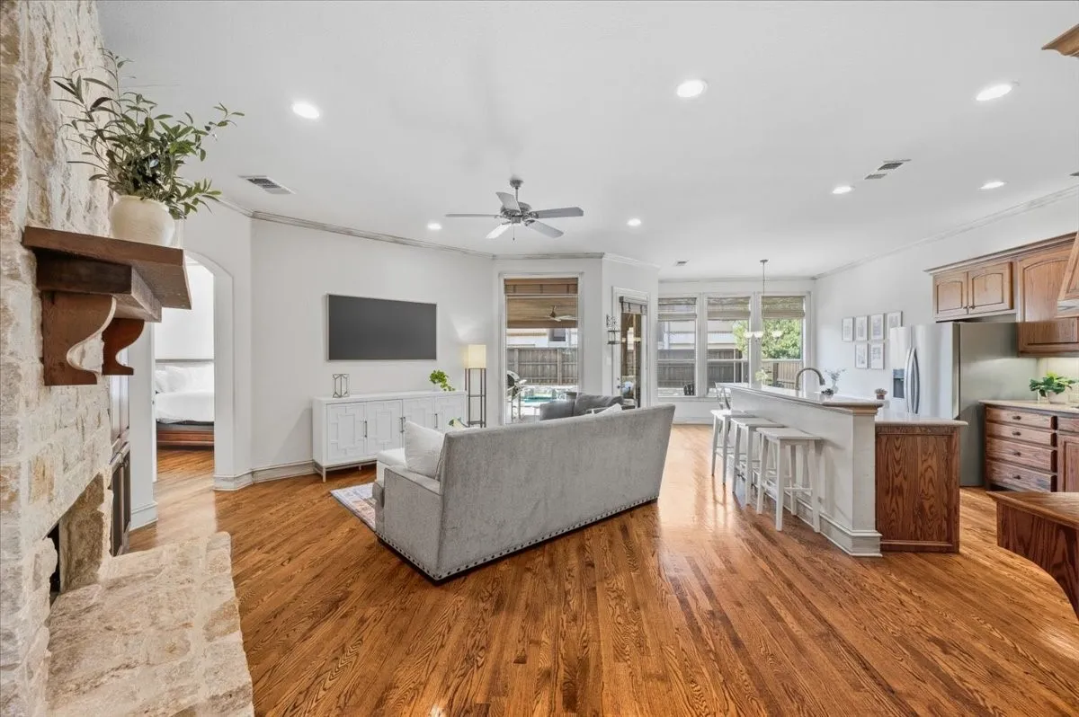 Single Family Residence For Sale in Collin County , 1900 Brookfield Way, Mc Kinney, Texas 75072, 3 Bedroom, 3 Bathroom, 2 Garage spaces, 2,609 Sqft, built in 2001, mls#21391983, Real Estate Agent in Mc Kinney, Homes For Sale in Collin county, Homes For Sale in Mc Kinney, Realtor in Mc Kinney Texas, Real Estate Brokerage Independent Realty Texas, Luminita Cordes Realtor