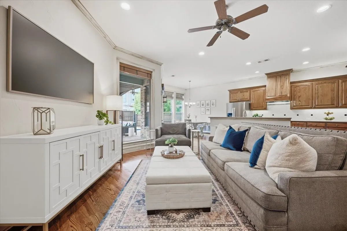Single Family Residence For Sale in Collin County , 1900 Brookfield Way, Mc Kinney, Texas 75072, 3 Bedroom, 3 Bathroom, 2 Garage spaces, 2,609 Sqft, built in 2001, mls#21391983, Real Estate Agent in Mc Kinney, Homes For Sale in Collin county, Homes For Sale in Mc Kinney, Realtor in Mc Kinney Texas, Real Estate Brokerage Independent Realty Texas, Luminita Cordes Realtor
