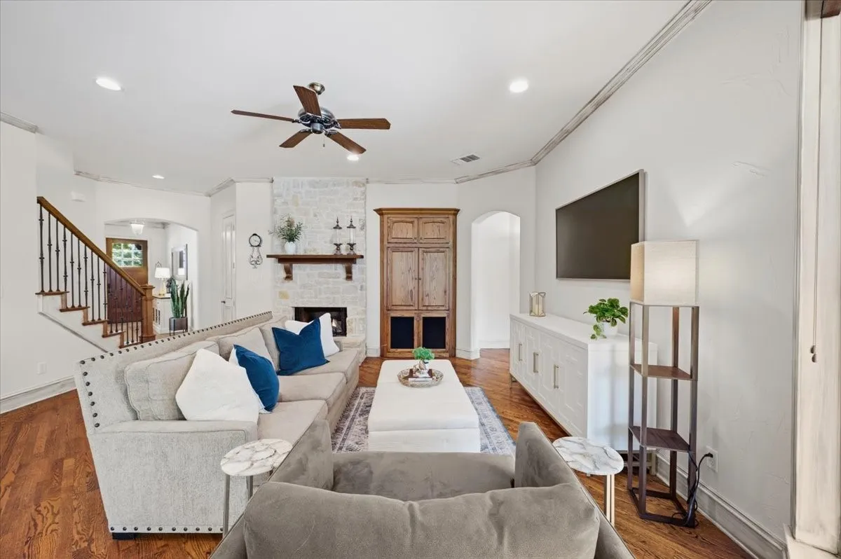 Single Family Residence For Sale in Collin County , 1900 Brookfield Way, Mc Kinney, Texas 75072, 3 Bedroom, 3 Bathroom, 2 Garage spaces, 2,609 Sqft, built in 2001, mls#21391983, Real Estate Agent in Mc Kinney, Homes For Sale in Collin county, Homes For Sale in Mc Kinney, Realtor in Mc Kinney Texas, Real Estate Brokerage Independent Realty Texas, Luminita Cordes Realtor