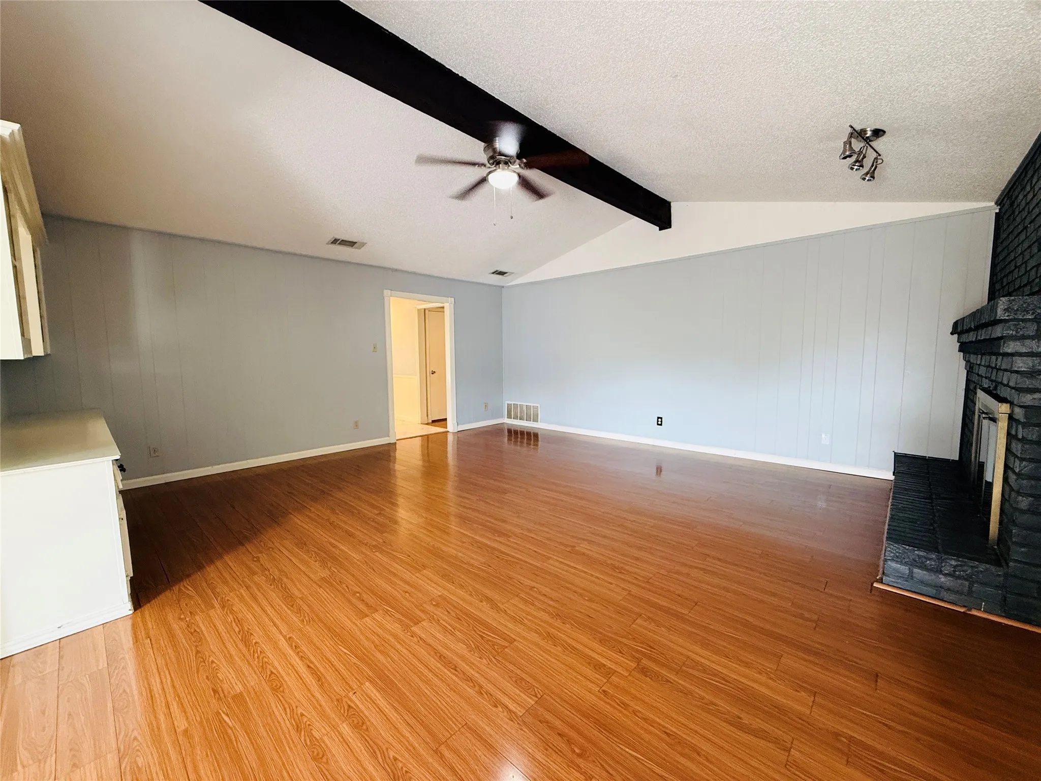 Single Family Residence For Rent in Dallas County , 1112 Joanna Circle, De Soto, Texas 75115, 3 Bedroom, 2 Bathroom, 2 Garage spaces, 1,871 Sqft, built in 1972, mls#21393658, Real Estate Agent in De Soto, Homes For Rent in Dallas county, Homes For Rent in De Soto, Realtor in De Soto Texas, Real Estate Brokerage Independent Realty Texas, Luminita Cordes Realtor