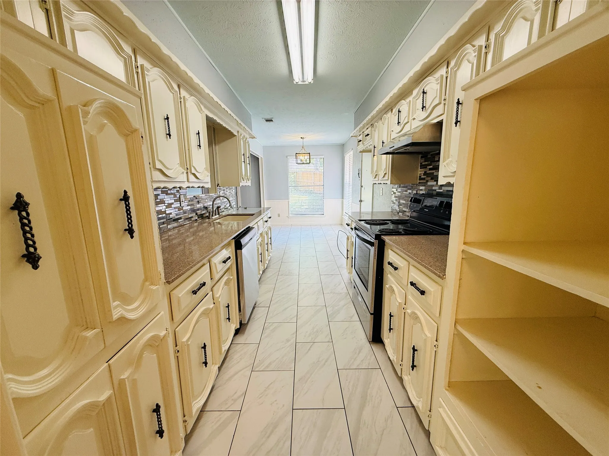 Single Family Residence For Rent in Dallas County , 1112 Joanna Circle, De Soto, Texas 75115, 3 Bedroom, 2 Bathroom, 2 Garage spaces, 1,871 Sqft, built in 1972, mls#21393658, Real Estate Agent in De Soto, Homes For Rent in Dallas county, Homes For Rent in De Soto, Realtor in De Soto Texas, Real Estate Brokerage Independent Realty Texas, Luminita Cordes Realtor