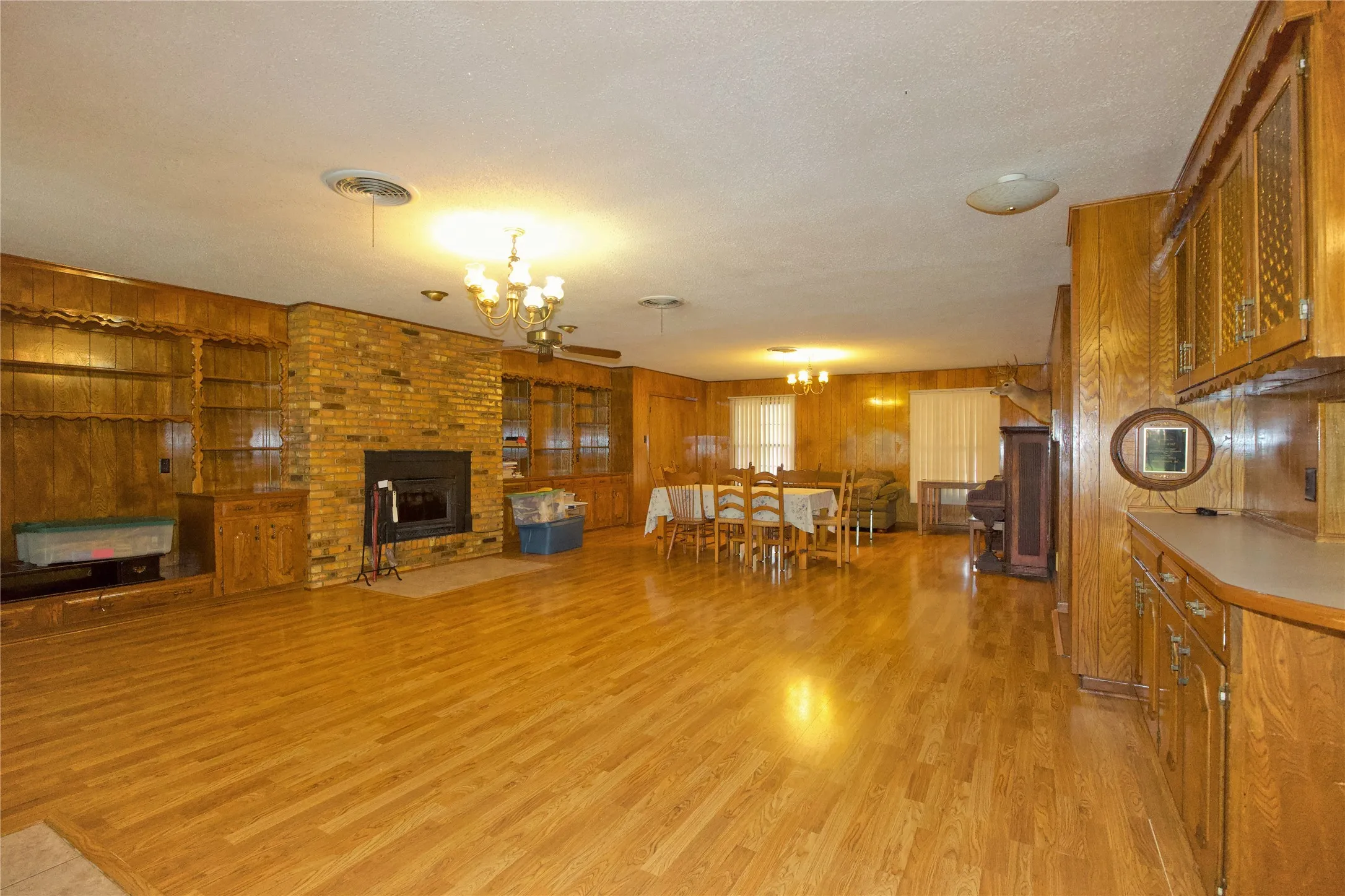 Single Family Residence For Sale in Cooke County , 697 N Fm 373, Muenster, Texas 76252, 4 Bedroom, 3 Bathroom, 2 Garage spaces, 2,692 Sqft, built in 1971, mls#21390437, Real Estate Agent in Muenster, Homes For Sale in Cooke county, Homes For Sale in Muenster, Realtor in Muenster Texas, Real Estate Brokerage Independent Realty Texas, Luminita Cordes Realtor