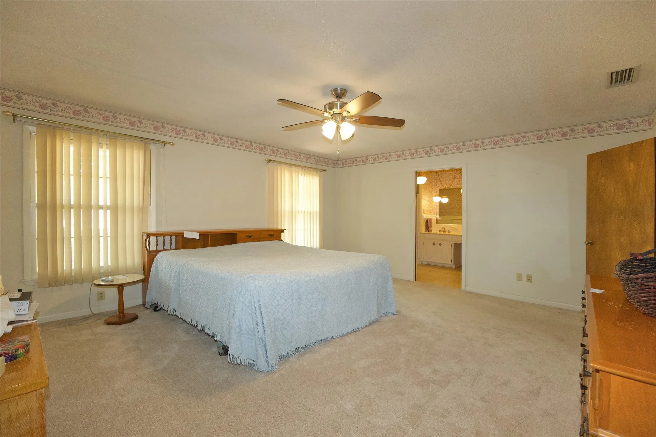 Single Family Residence For Sale in Cooke County , 697 N Fm 373, Muenster, Texas 76252, 4 Bedroom, 3 Bathroom, 2 Garage spaces, 2,692 Sqft, built in 1971, mls#21390437, Real Estate Agent in Muenster, Homes For Sale in Cooke county, Homes For Sale in Muenster, Realtor in Muenster Texas, Real Estate Brokerage Independent Realty Texas, Luminita Cordes Realtor