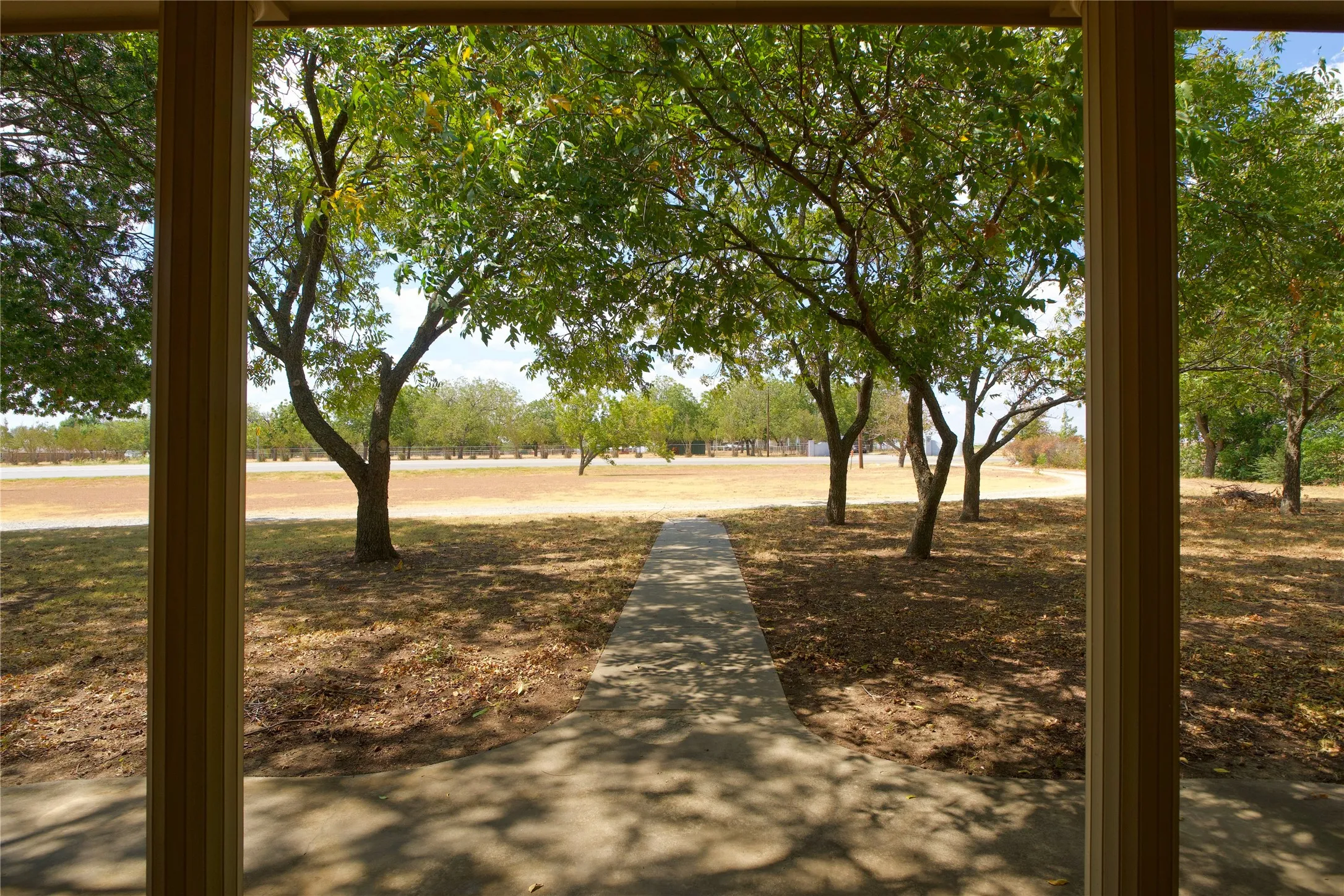 Single Family Residence For Sale in Cooke County , 697 N Fm 373, Muenster, Texas 76252, 4 Bedroom, 3 Bathroom, 2 Garage spaces, 2,692 Sqft, built in 1971, mls#21390437, Real Estate Agent in Muenster, Homes For Sale in Cooke county, Homes For Sale in Muenster, Realtor in Muenster Texas, Real Estate Brokerage Independent Realty Texas, Luminita Cordes Realtor