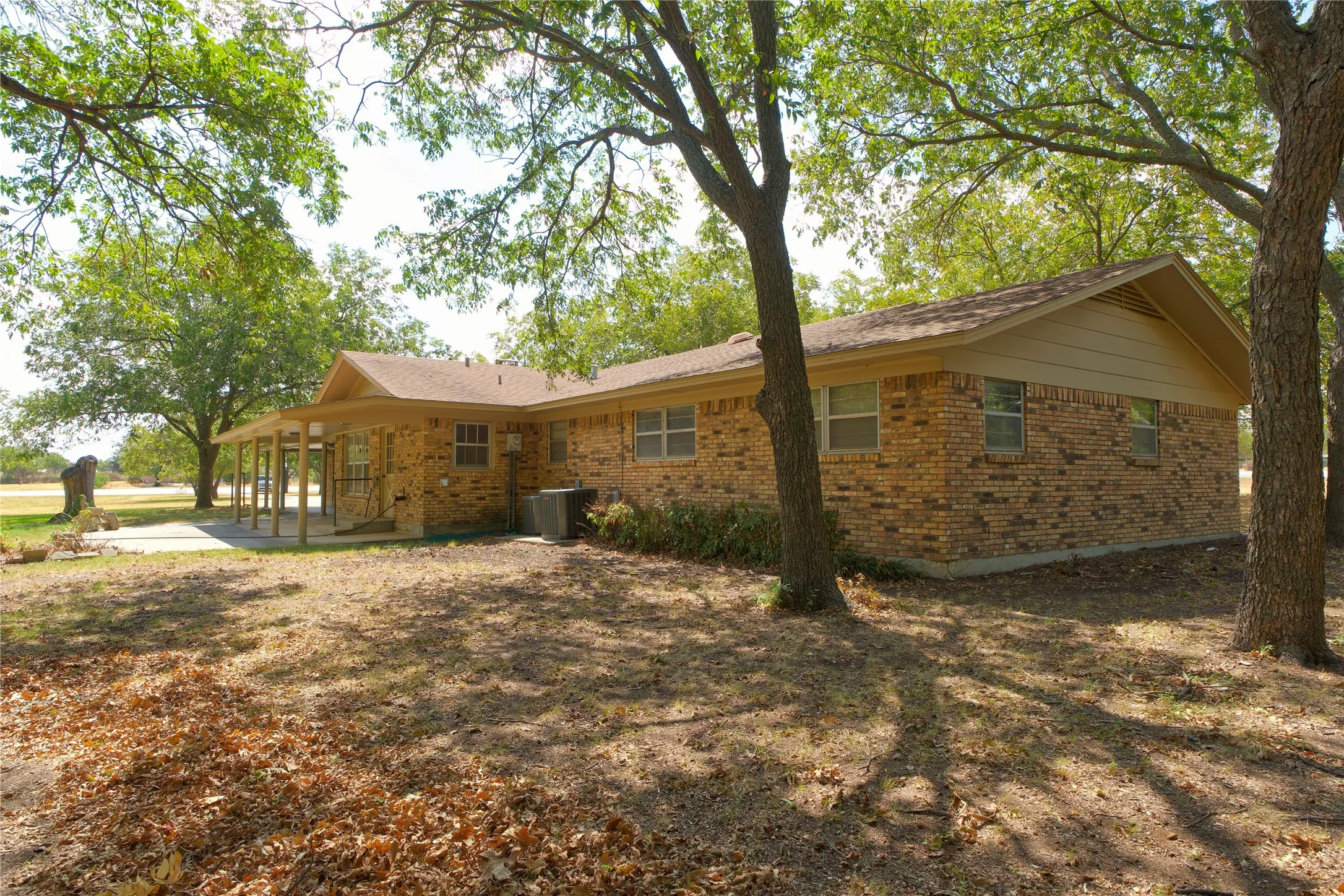 Single Family Residence For Sale in Cooke County , 697 N Fm 373, Muenster, Texas 76252, 4 Bedroom, 3 Bathroom, 2 Garage spaces, 2,692 Sqft, built in 1971, mls#21390437, Real Estate Agent in Muenster, Homes For Sale in Cooke county, Homes For Sale in Muenster, Realtor in Muenster Texas, Real Estate Brokerage Independent Realty Texas, Luminita Cordes Realtor