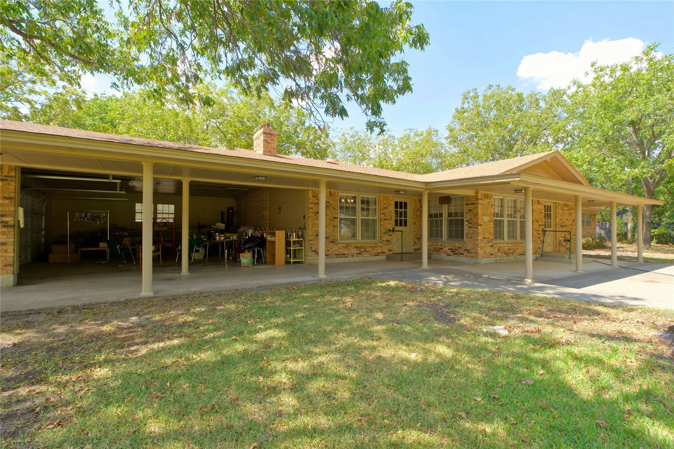 Single Family Residence For Sale in Cooke County , 697 N Fm 373, Muenster, Texas 76252, 4 Bedroom, 3 Bathroom, 2 Garage spaces, 2,692 Sqft, built in 1971, mls#21390437, Real Estate Agent in Muenster, Homes For Sale in Cooke county, Homes For Sale in Muenster, Realtor in Muenster Texas, Real Estate Brokerage Independent Realty Texas, Luminita Cordes Realtor