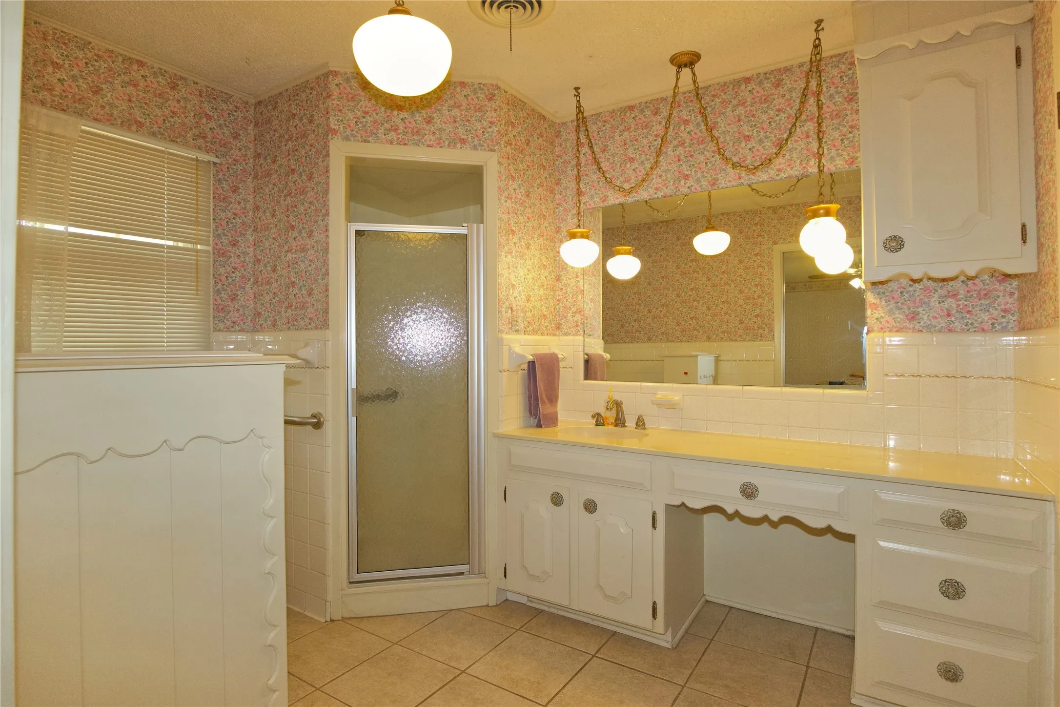 Single Family Residence For Sale in Cooke County , 697 N Fm 373, Muenster, Texas 76252, 4 Bedroom, 3 Bathroom, 2 Garage spaces, 2,692 Sqft, built in 1971, mls#21390437, Real Estate Agent in Muenster, Homes For Sale in Cooke county, Homes For Sale in Muenster, Realtor in Muenster Texas, Real Estate Brokerage Independent Realty Texas, Luminita Cordes Realtor