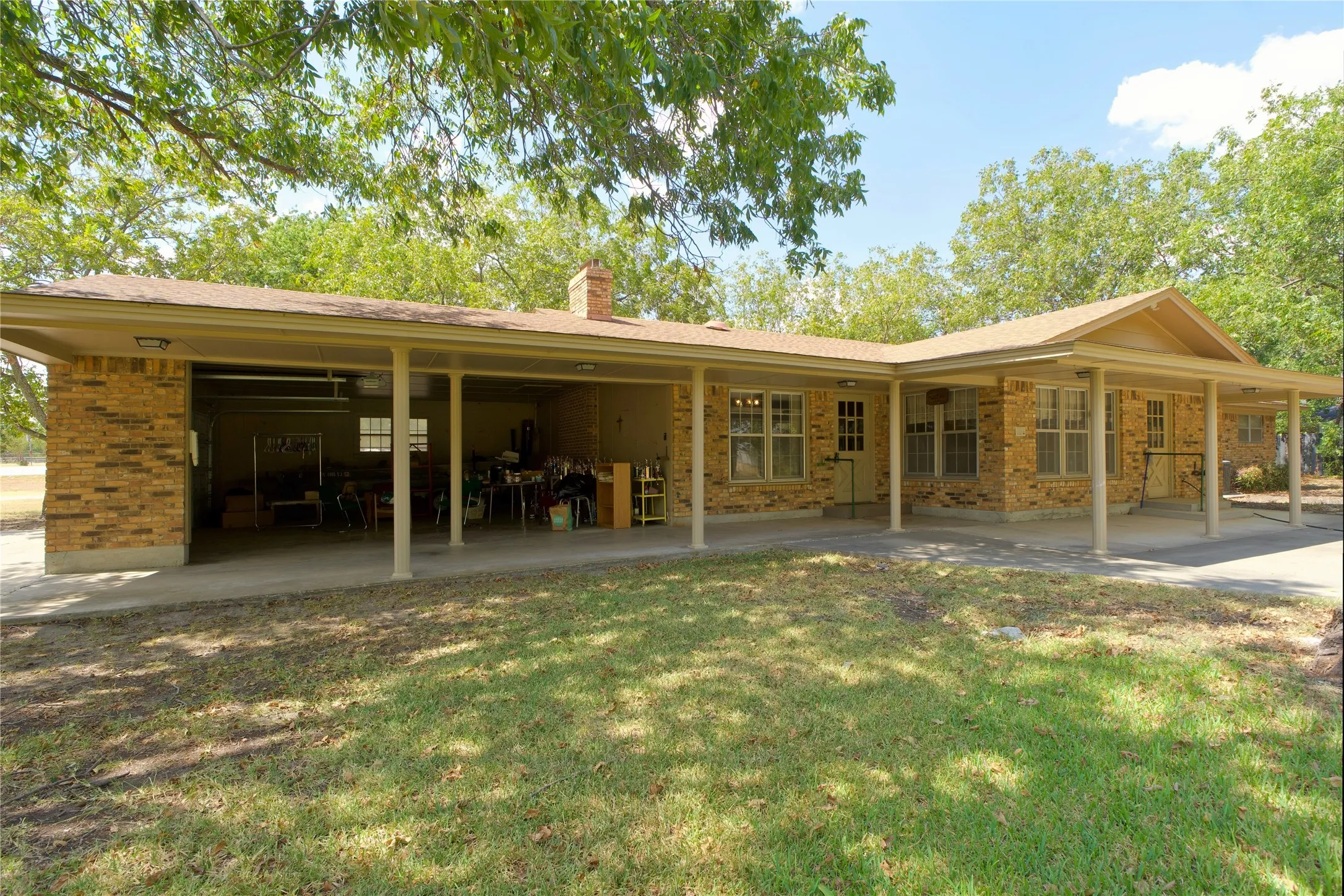 Single Family Residence For Sale in Cooke County , 697 N Fm 373, Muenster, Texas 76252, 4 Bedroom, 3 Bathroom, 2 Garage spaces, 2,692 Sqft, built in 1971, mls#21390437, Real Estate Agent in Muenster, Homes For Sale in Cooke county, Homes For Sale in Muenster, Realtor in Muenster Texas, Real Estate Brokerage Independent Realty Texas, Luminita Cordes Realtor