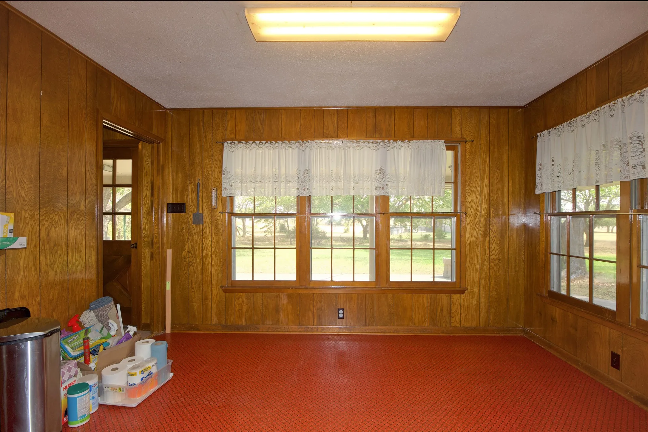 Single Family Residence For Sale in Cooke County , 697 N Fm 373, Muenster, Texas 76252, 4 Bedroom, 3 Bathroom, 2 Garage spaces, 2,692 Sqft, built in 1971, mls#21390437, Real Estate Agent in Muenster, Homes For Sale in Cooke county, Homes For Sale in Muenster, Realtor in Muenster Texas, Real Estate Brokerage Independent Realty Texas, Luminita Cordes Realtor