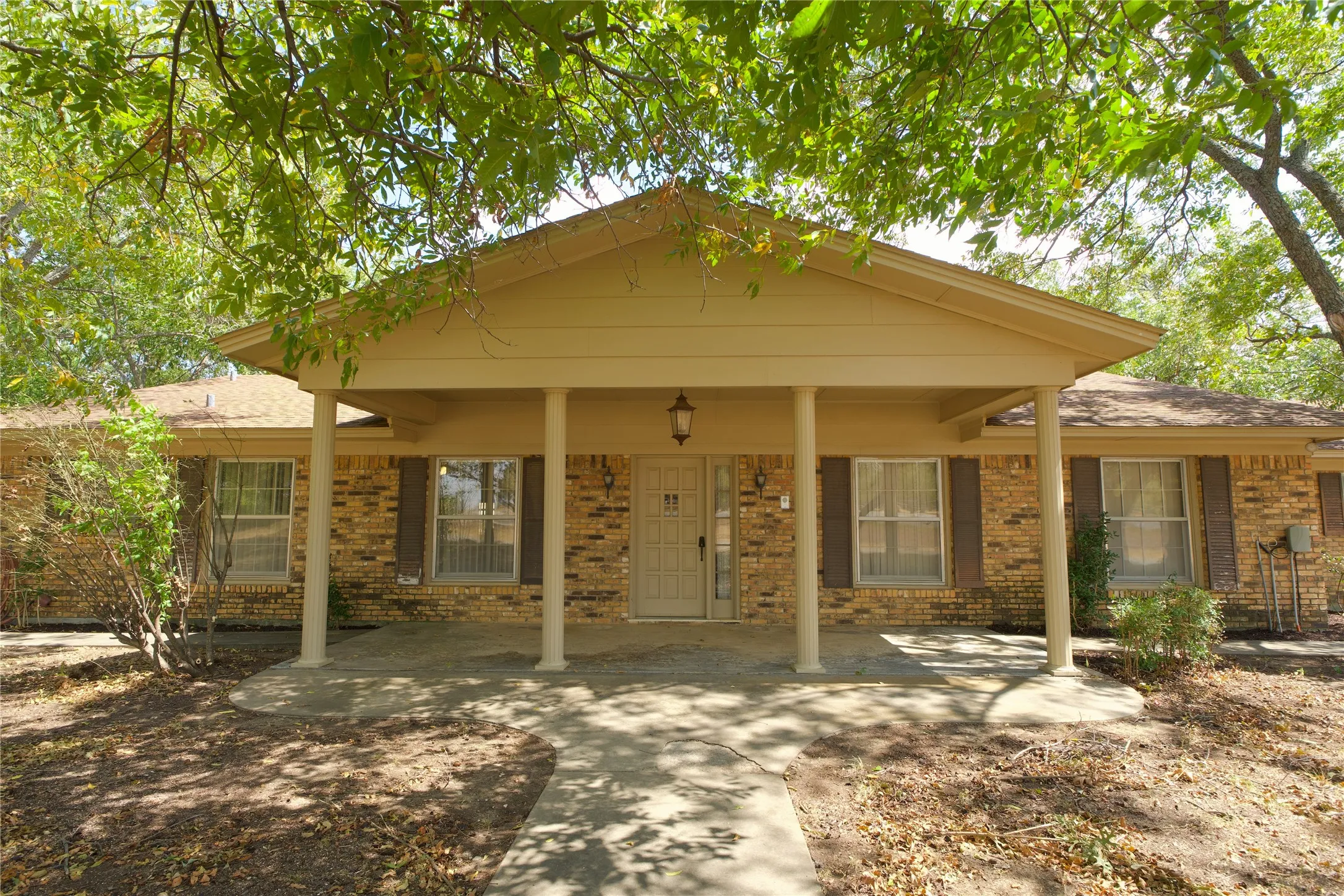 Single Family Residence For Sale in Cooke County , 697 N Fm 373, Muenster, Texas 76252, 4 Bedroom, 3 Bathroom, 2 Garage spaces, 2,692 Sqft, built in 1971, mls#21390437, Real Estate Agent in Muenster, Homes For Sale in Cooke county, Homes For Sale in Muenster, Realtor in Muenster Texas, Real Estate Brokerage Independent Realty Texas, Luminita Cordes Realtor