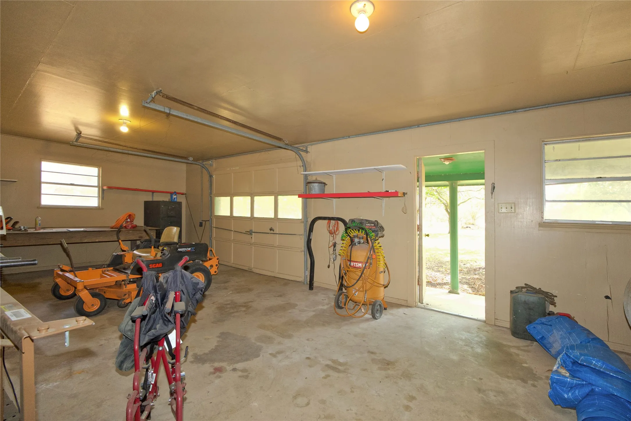 Single Family Residence For Sale in Cooke County , 697 N Fm 373, Muenster, Texas 76252, 4 Bedroom, 3 Bathroom, 2 Garage spaces, 2,692 Sqft, built in 1971, mls#21390437, Real Estate Agent in Muenster, Homes For Sale in Cooke county, Homes For Sale in Muenster, Realtor in Muenster Texas, Real Estate Brokerage Independent Realty Texas, Luminita Cordes Realtor