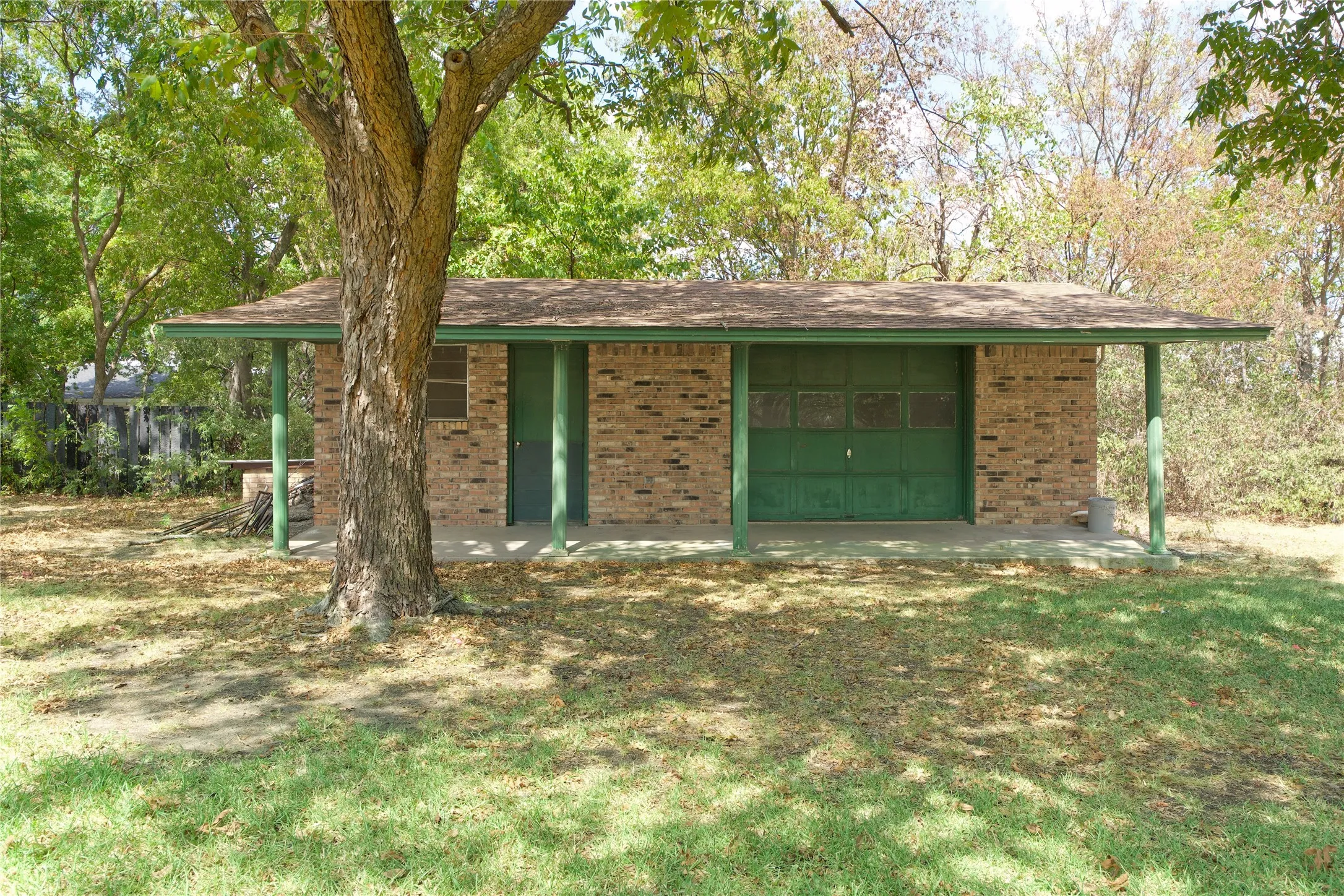 Single Family Residence For Sale in Cooke County , 697 N Fm 373, Muenster, Texas 76252, 4 Bedroom, 3 Bathroom, 2 Garage spaces, 2,692 Sqft, built in 1971, mls#21390437, Real Estate Agent in Muenster, Homes For Sale in Cooke county, Homes For Sale in Muenster, Realtor in Muenster Texas, Real Estate Brokerage Independent Realty Texas, Luminita Cordes Realtor